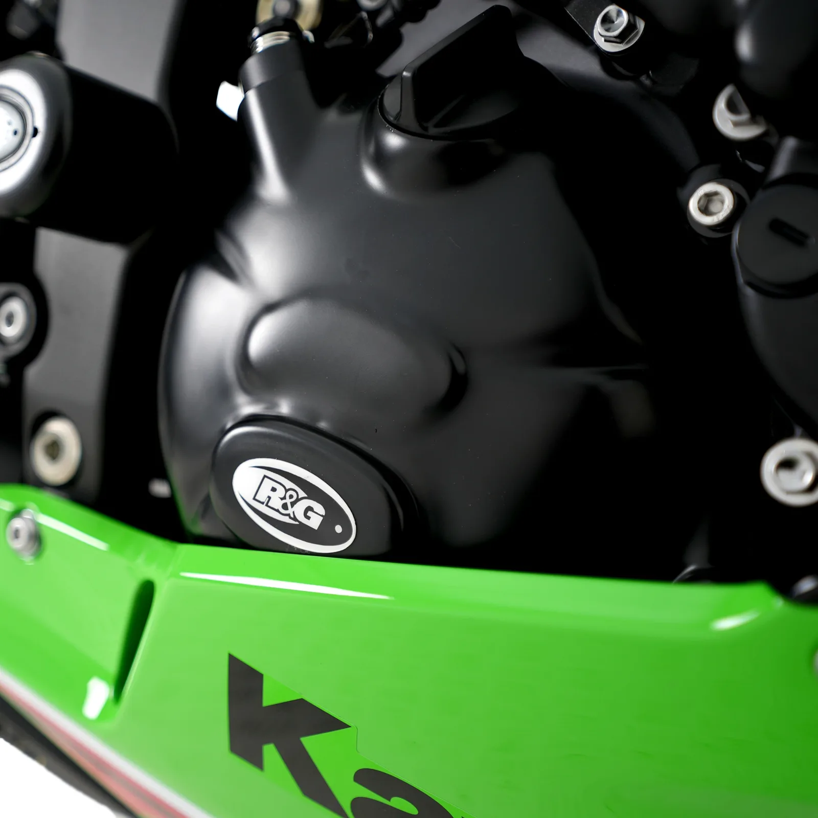 R&G Протектор за двигател (дясна страна) за Kawasaki ZX-6R (2009+) (ECC0036BK)