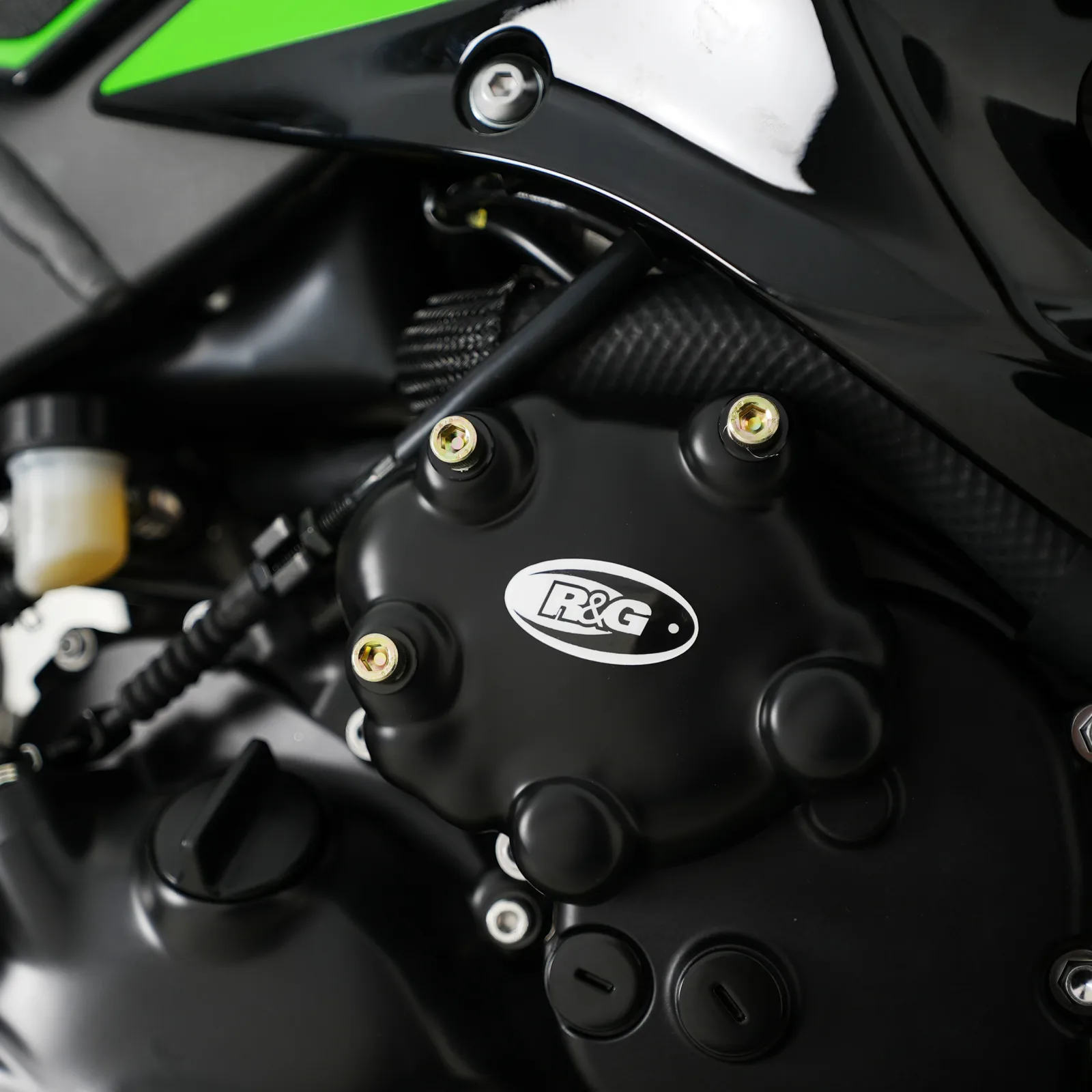 R&G Протектор за двигател (дясна страна) за Kawasaki ZX-6R (2009+) (ECC0037BK)