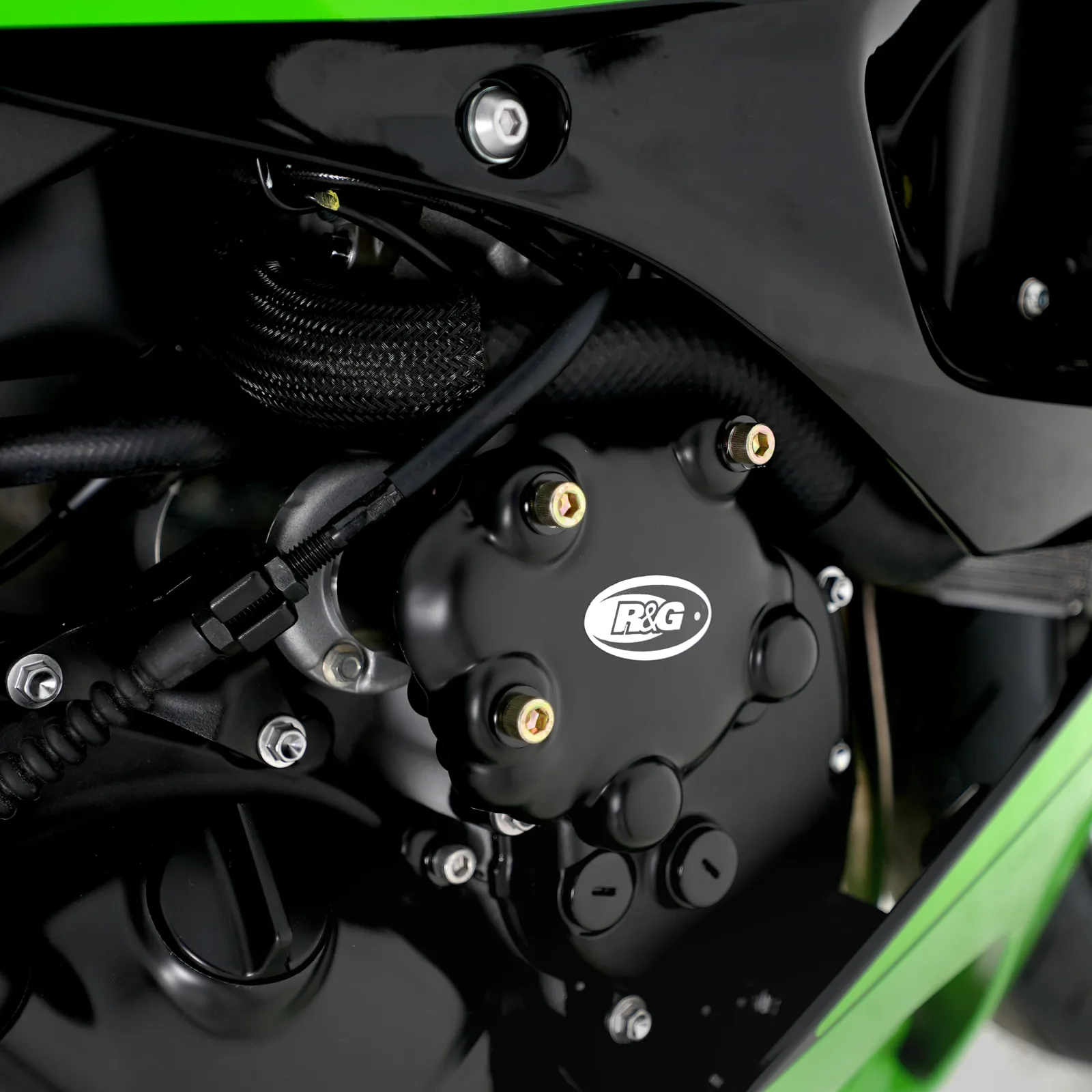 R&G Протектор за двигател (дясна страна) за Kawasaki ZX-6R (2009+) (ECC0037BK)