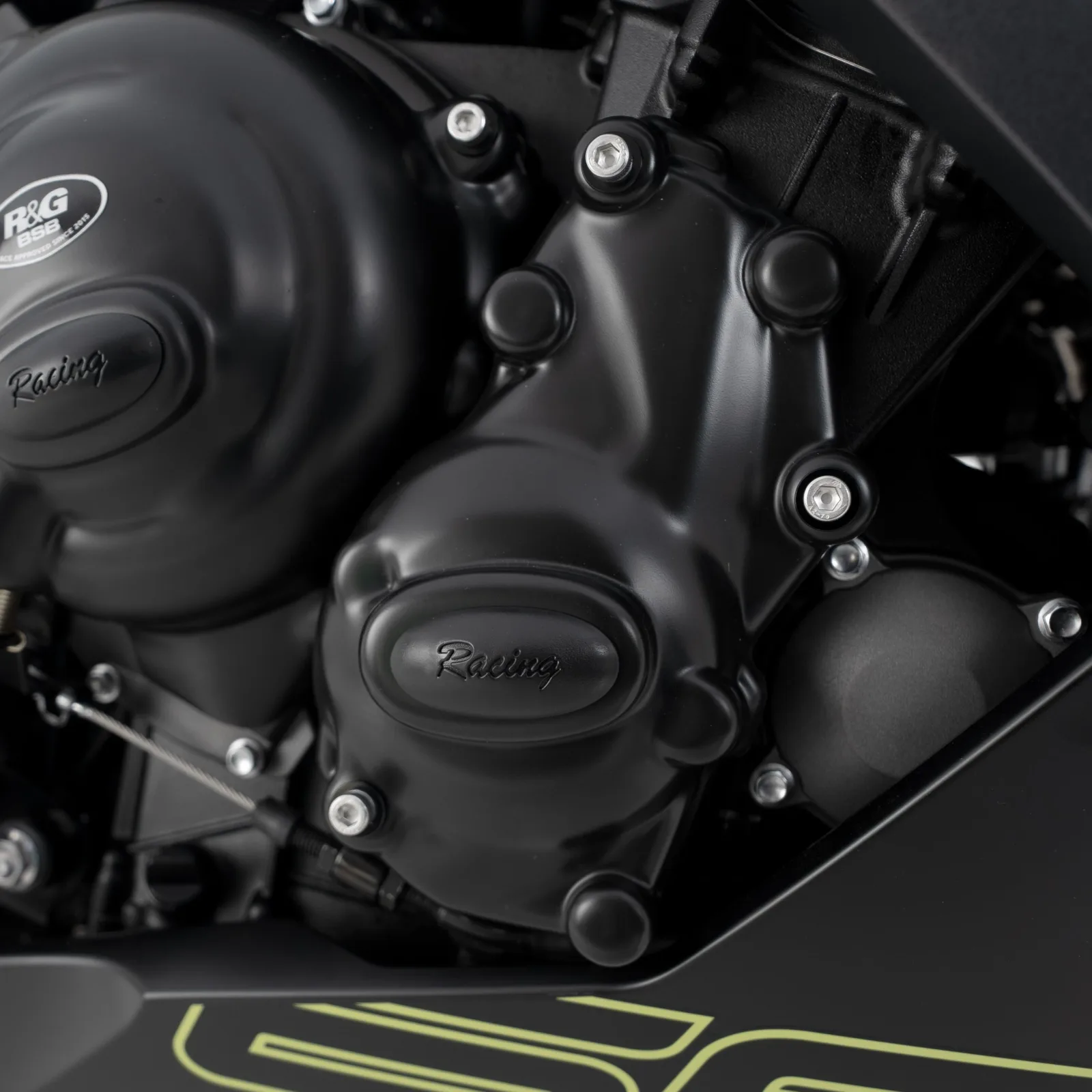 R&G Протектор за двигател (дясна страна) за Triumph Trident 660 (2021+), Tiger Sport 660 (2022–2024), Daytona 660 (2024+)