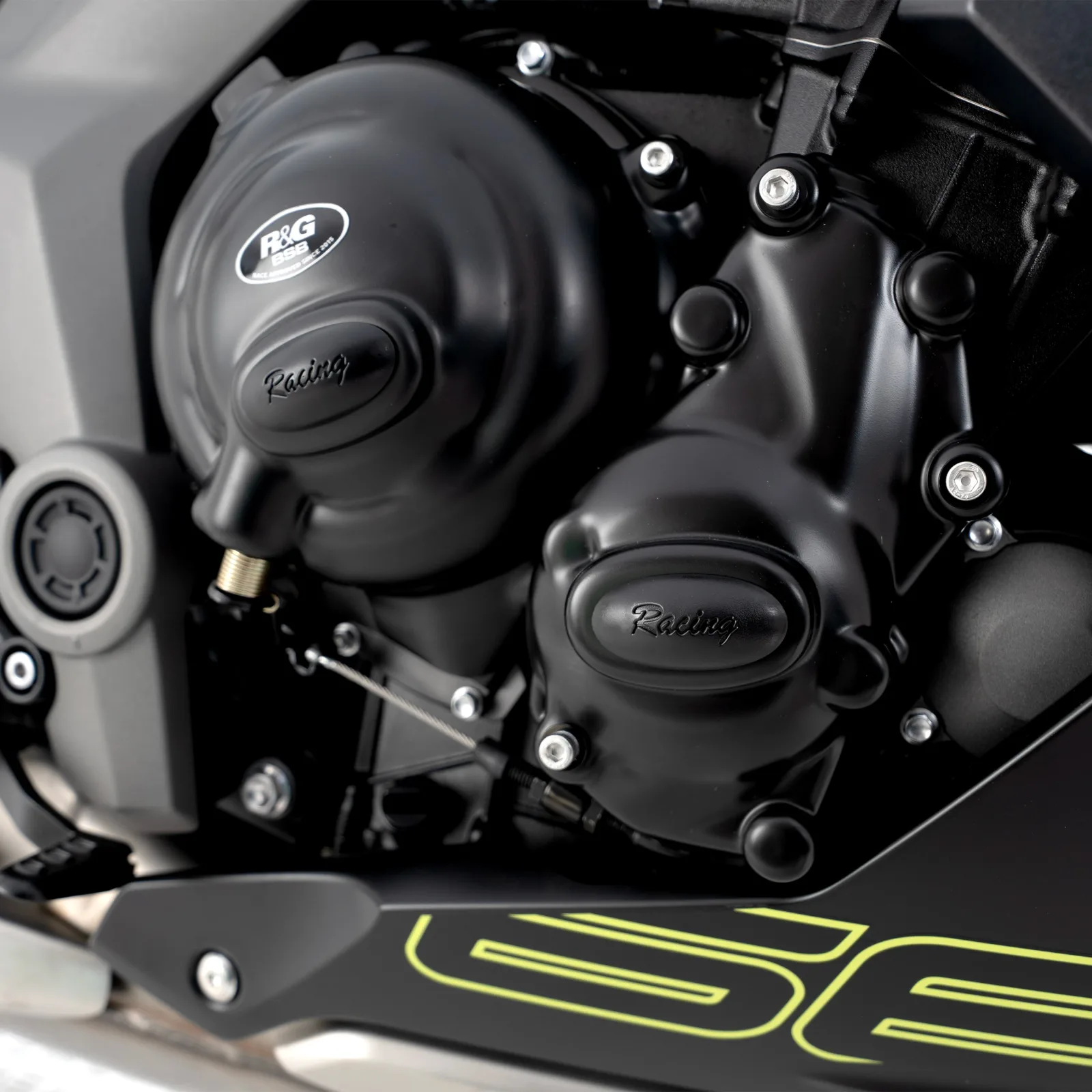 R&G Протектор за двигател (дясна страна) за Triumph Trident 660 (2021+), Tiger Sport 660 (2022–2024), Daytona 660 (2024+)