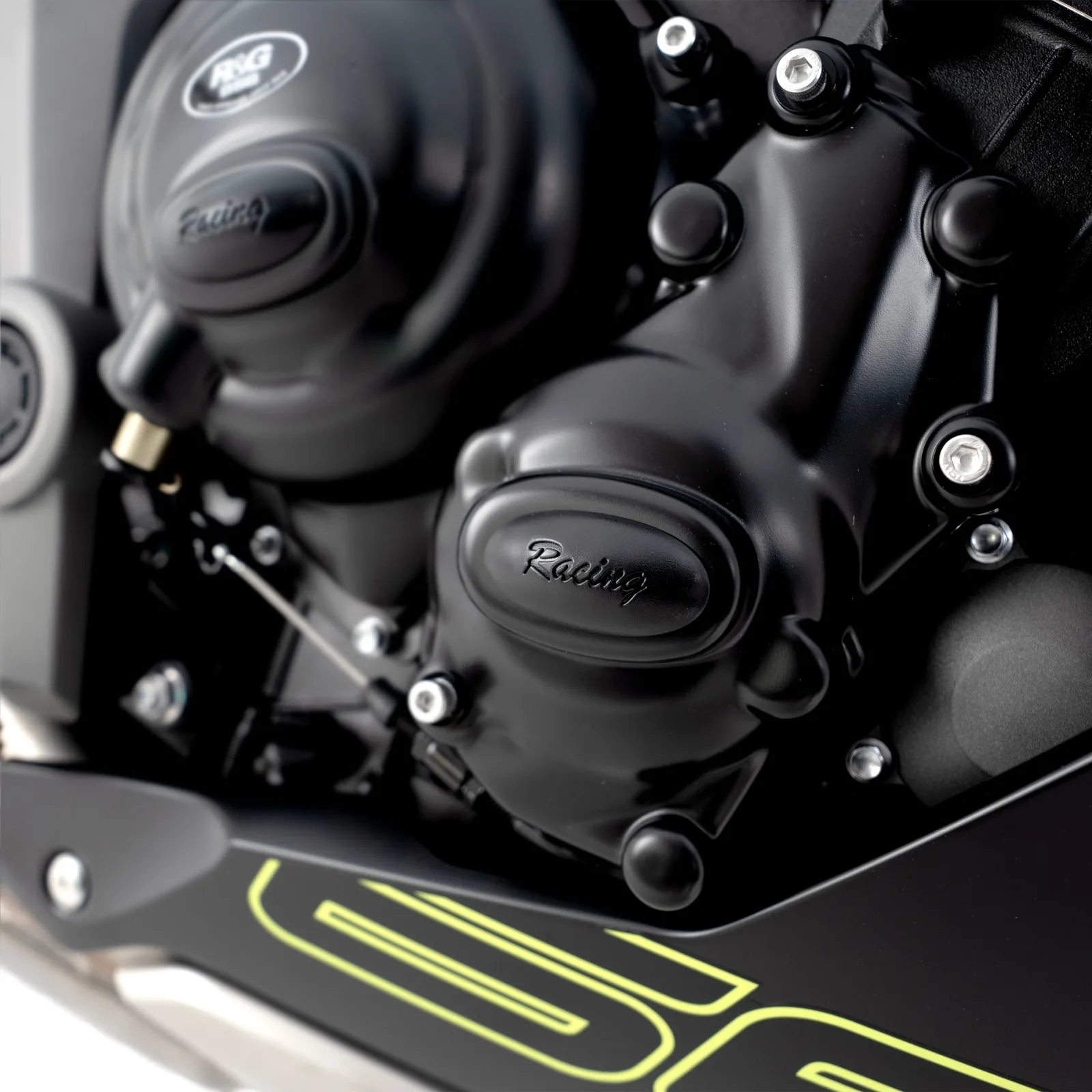 R&G Протектор за двигател (дясна страна) за Triumph Trident 660 (2021+), Tiger Sport 660 (2022–2024), Daytona 660 (2024+)