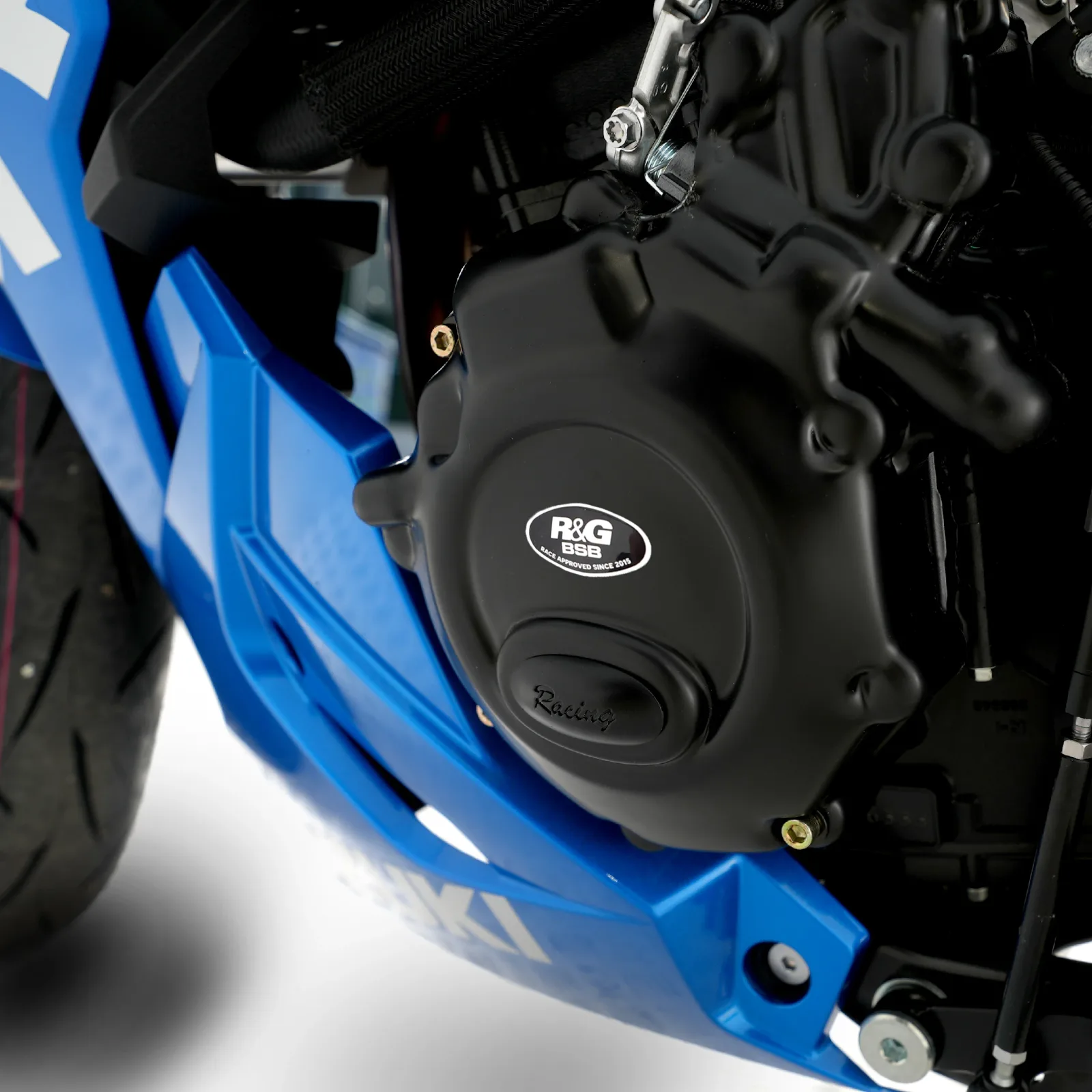R&G Протектор за двигател (капак на генератора) за Suzuki GSX-8S (2023+), V-Strom 800 (2023+), GSX-8R (2024+), GSX-8T (2025+), GSX-8TT (2025+)