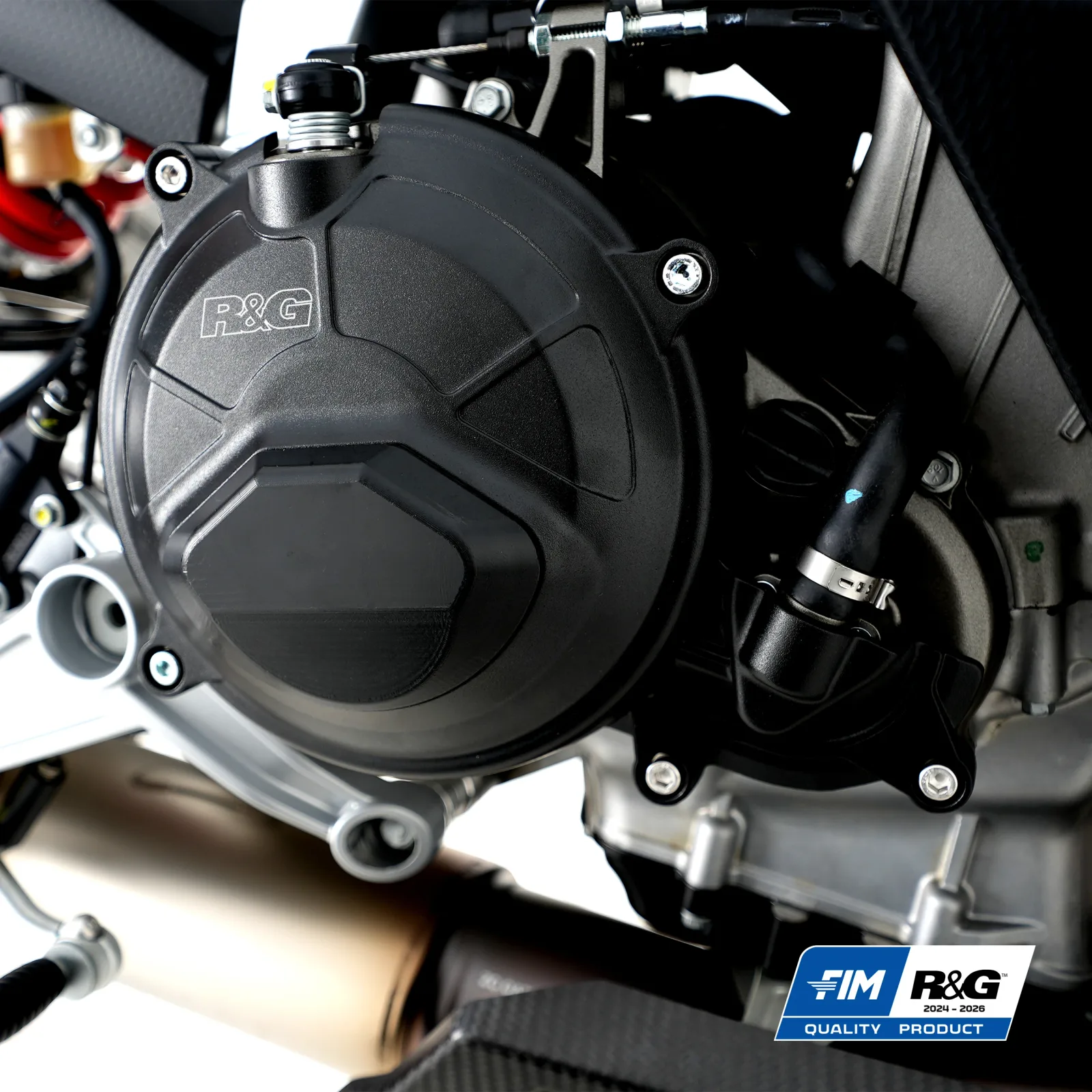 R&G Протектор за двигател PRO (дясна страна) (капак на съединителя) за Aprilia RS 660 (2021+), Tuono 660 (2021+), Tuareg 660 (2022–2024), RS 660 Factory (2022+) и др.