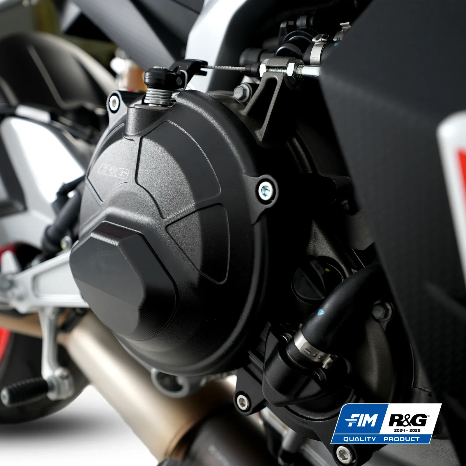 R&G Протектор за двигател PRO (дясна страна) (капак на съединителя) за Aprilia RS 660 (2021+), Tuono 660 (2021+), Tuareg 660 (2022–2024), RS 660 Factory (2022+) и др.