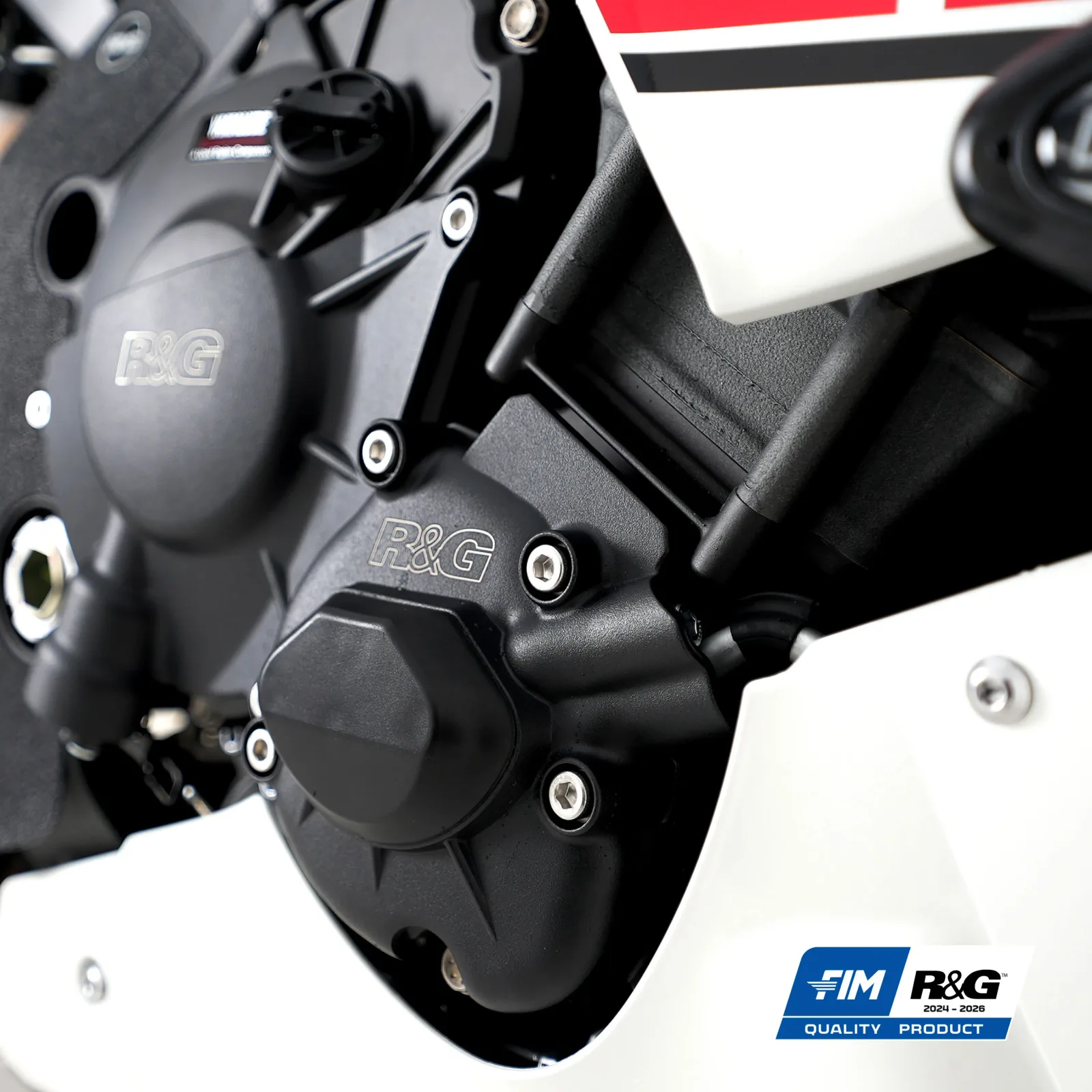 R&G Протектор за двигател PRO (дясна страна) за Yamaha YZF-R1 (2017+), YZF-R1M (2017+)