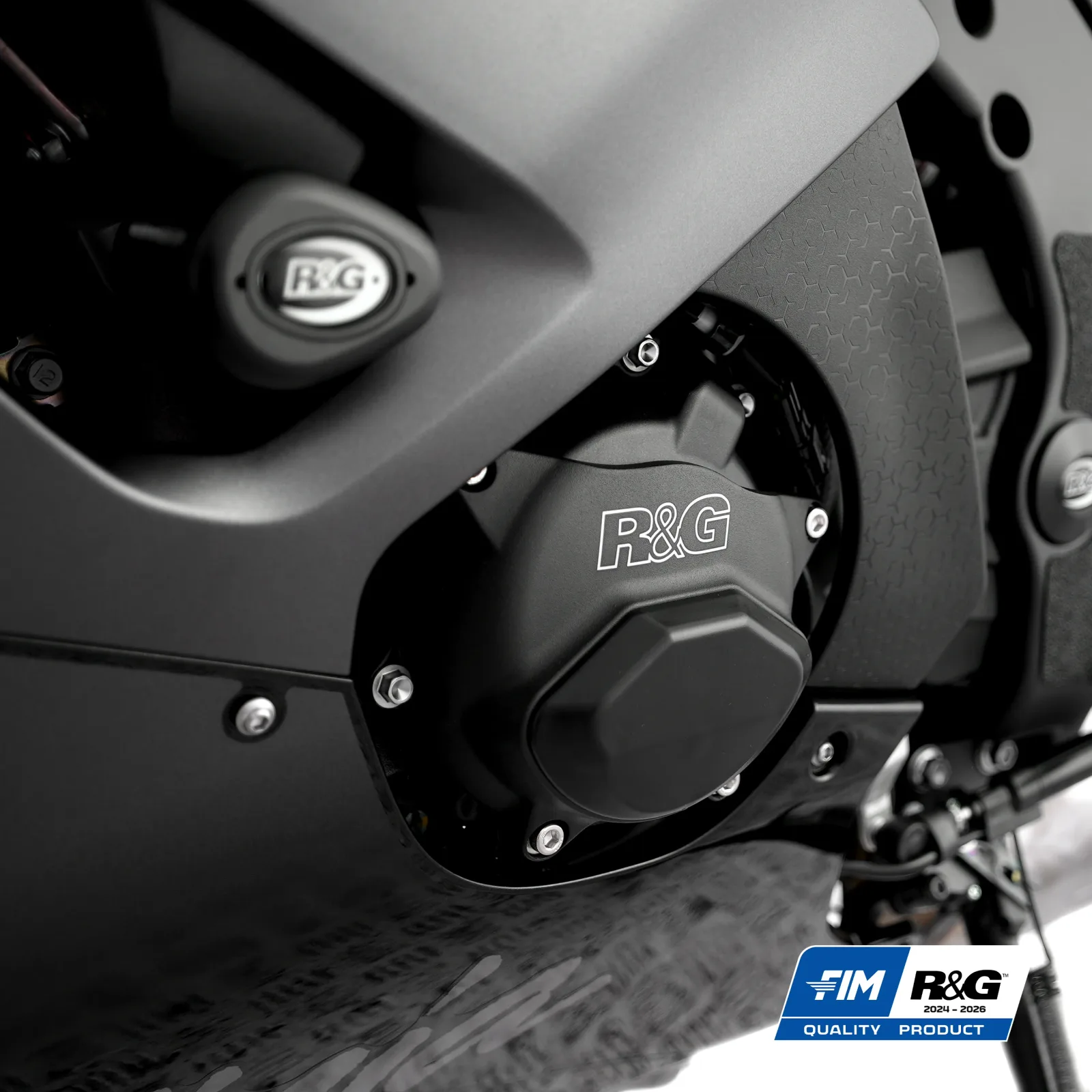 R&G Протектор за двигател PRO (капак на генератора) за Kawasaki ZX-10R (2011+), ZX-10RR (2021+)
