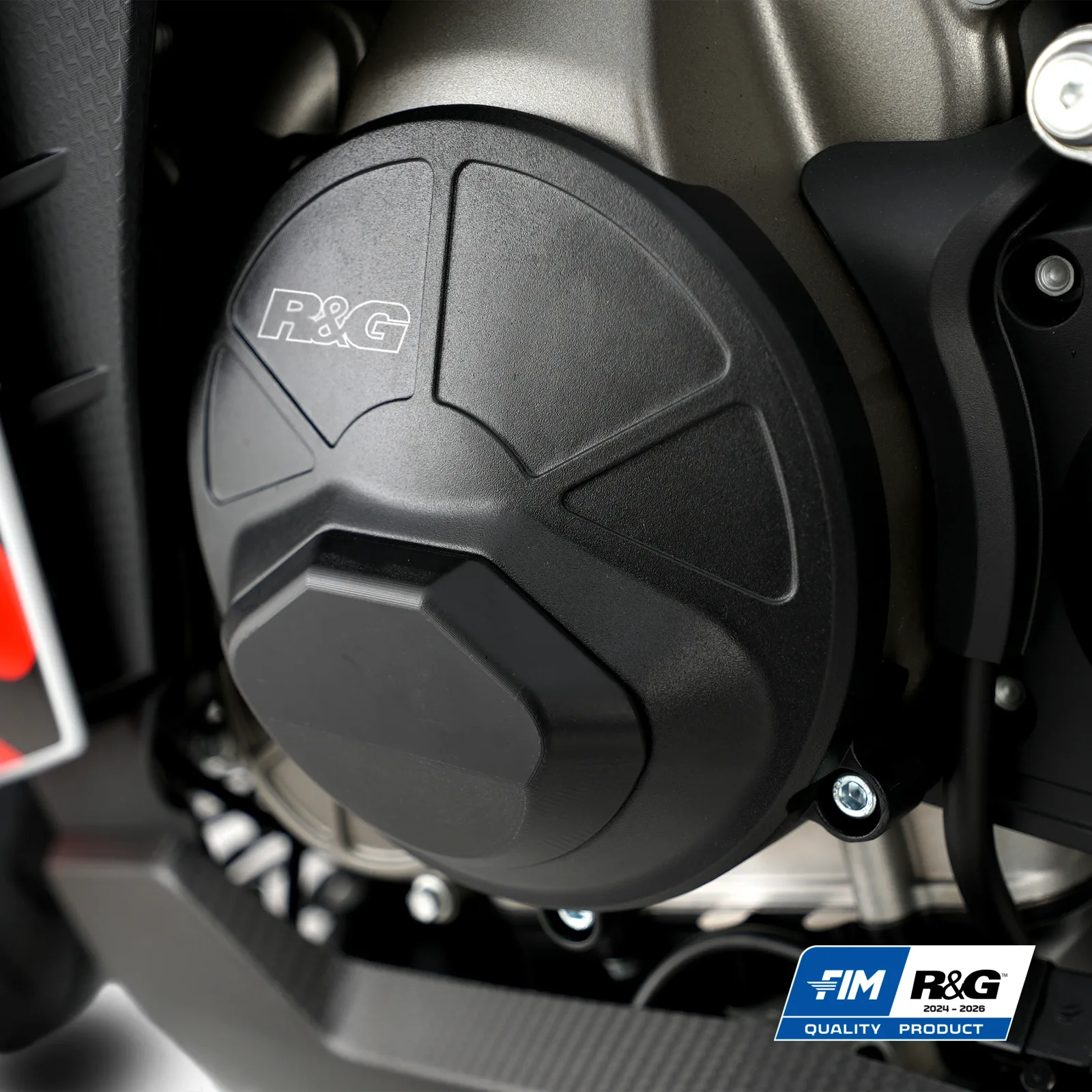 R&G Протектор за двигател PRO (лява страна) (капак на генератора) за Aprilia RS 660 (2021+), Tuono 660 (2021+), Tuareg 660 (2022+), RS 660 Factory (2025+) и др.
