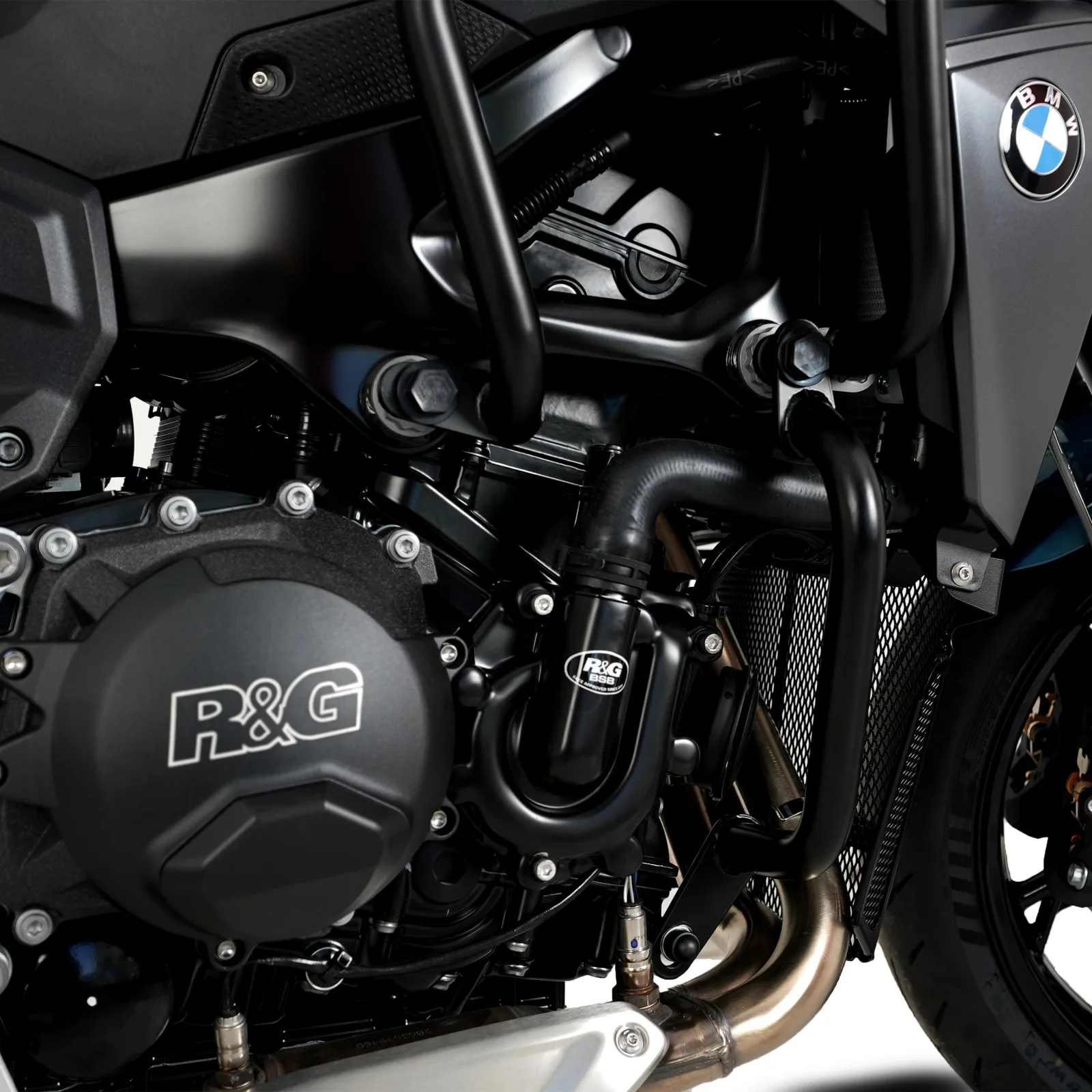 R&G Протектор за двигател Race (дясна страна) за BMW F 900 R (2020+), F 900 XR (2020–2024), F 900 GS (2024+), F 900 GS Adventure (2024+) и др. (ECC0304R)