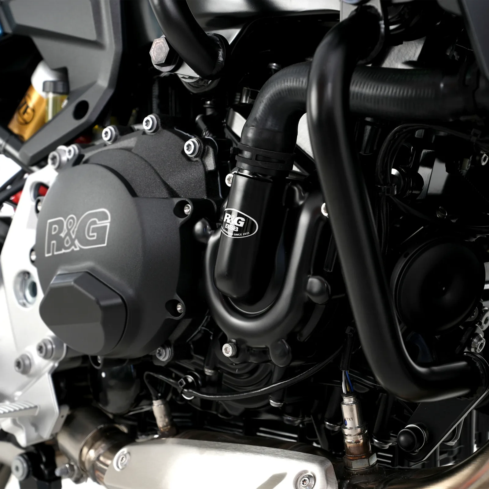 R&G Протектор за двигател Race (дясна страна) за BMW F 900 R (2020+), F 900 XR (2020–2024), F 900 GS (2024+), F 900 GS Adventure (2024+) и др. (ECC0304R)