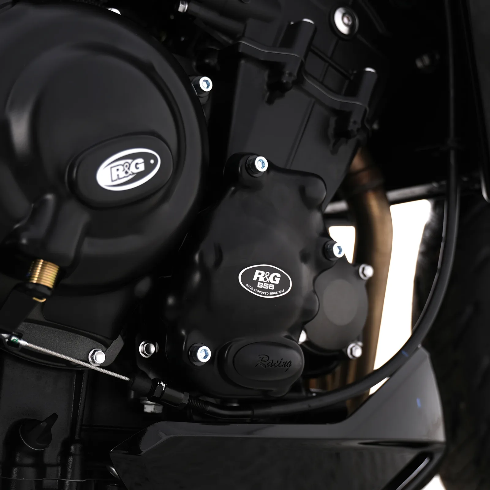 R&G Протектор за двигател Race (дясна страна) за Triumph Daytona 675 (2013–2016), Daytona Moto2 765 (2020), Tiger Sport 800 (2025+) и др.
