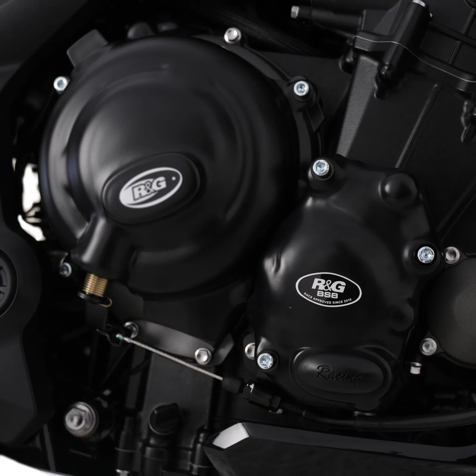 R&G Протектор за двигател Race (дясна страна) за Triumph Daytona 675 (2013–2016), Daytona Moto2 765 (2020), Tiger Sport 800 (2025+) и др.