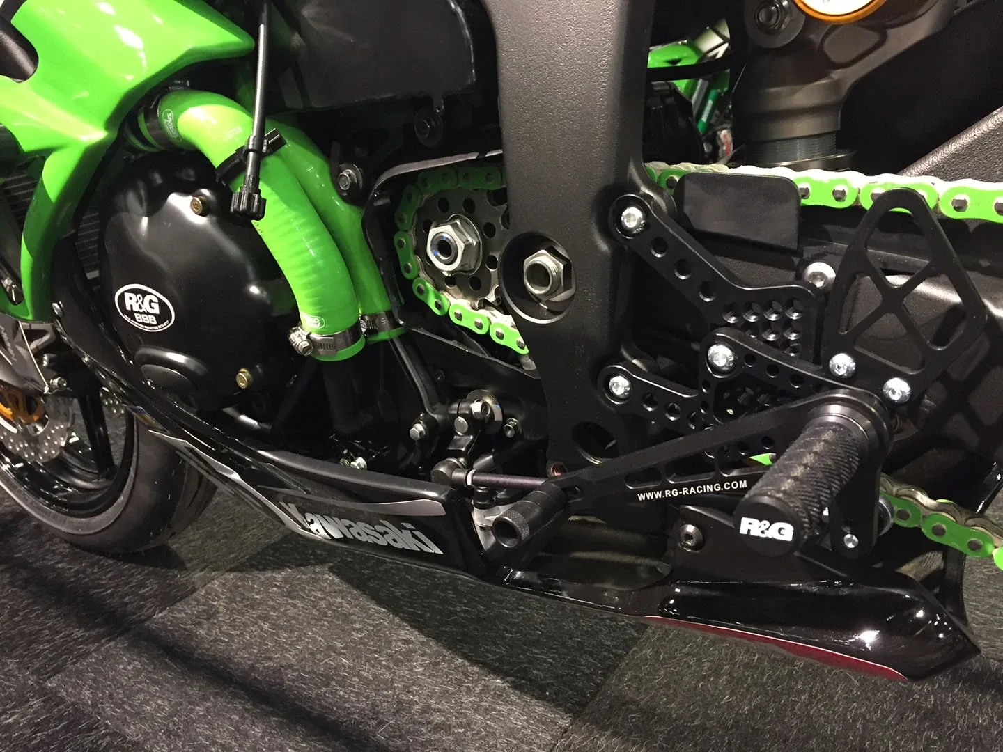 R&G Протектор за двигател Race (лява страна) за Kawasaki ZX-6R (2009–2018)