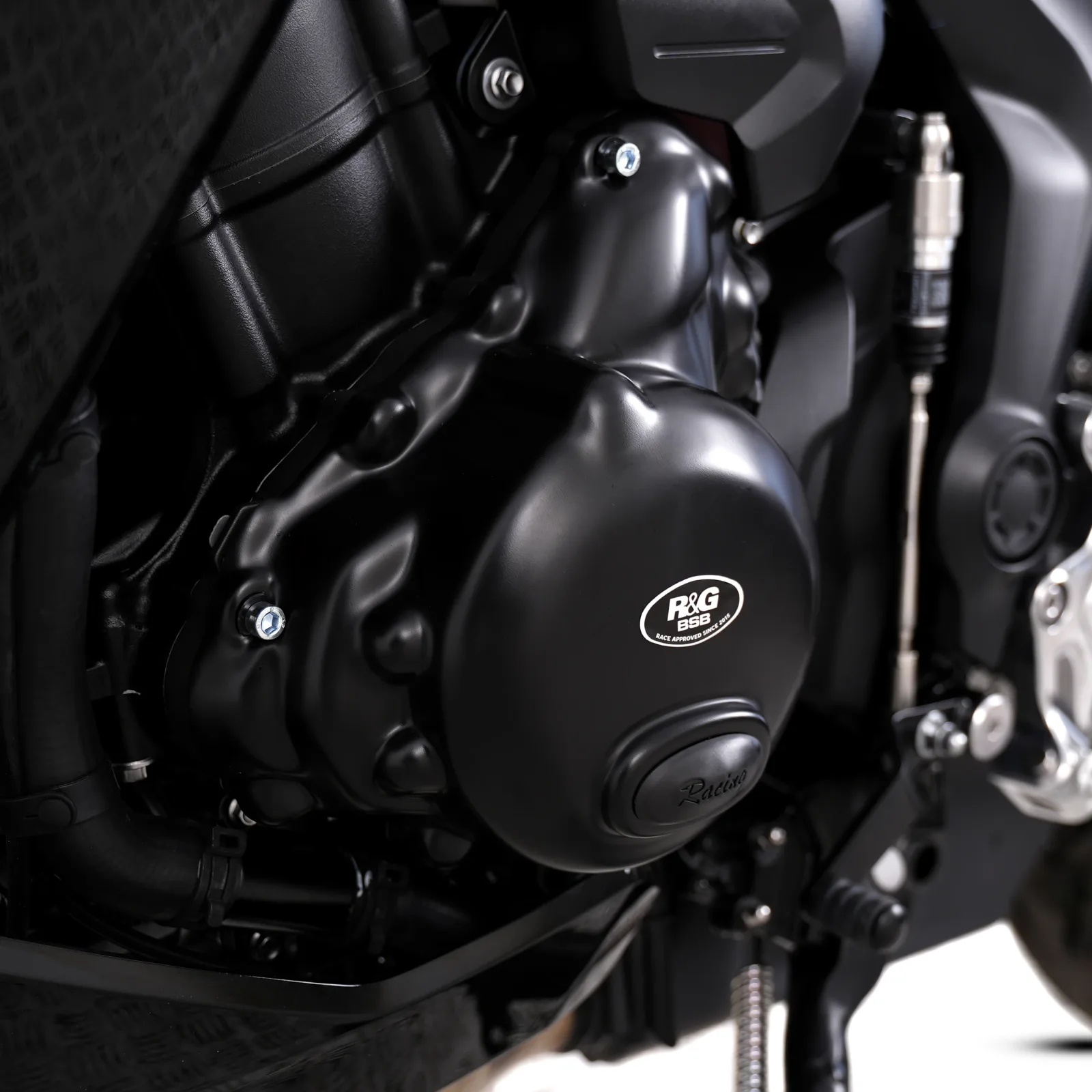 R&G Протектор за двигател Race (лява страна) за Triumph Daytona 675 (2013–2016), Street Triple 675 (2014–2016) и др.