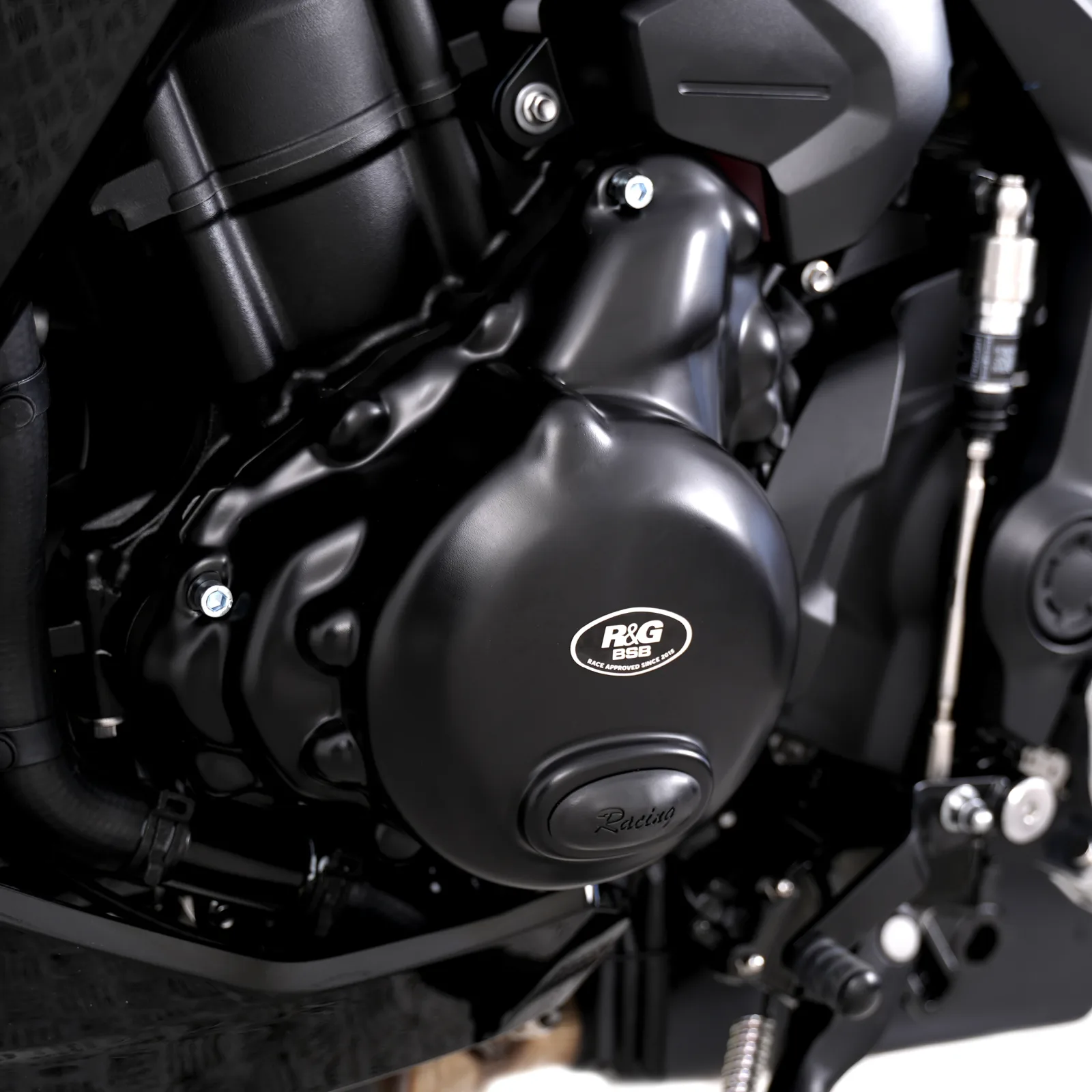 R&G Протектор за двигател Race (лява страна) за Triumph Daytona 675 (2013–2016), Street Triple 675 (2014–2016) и др.