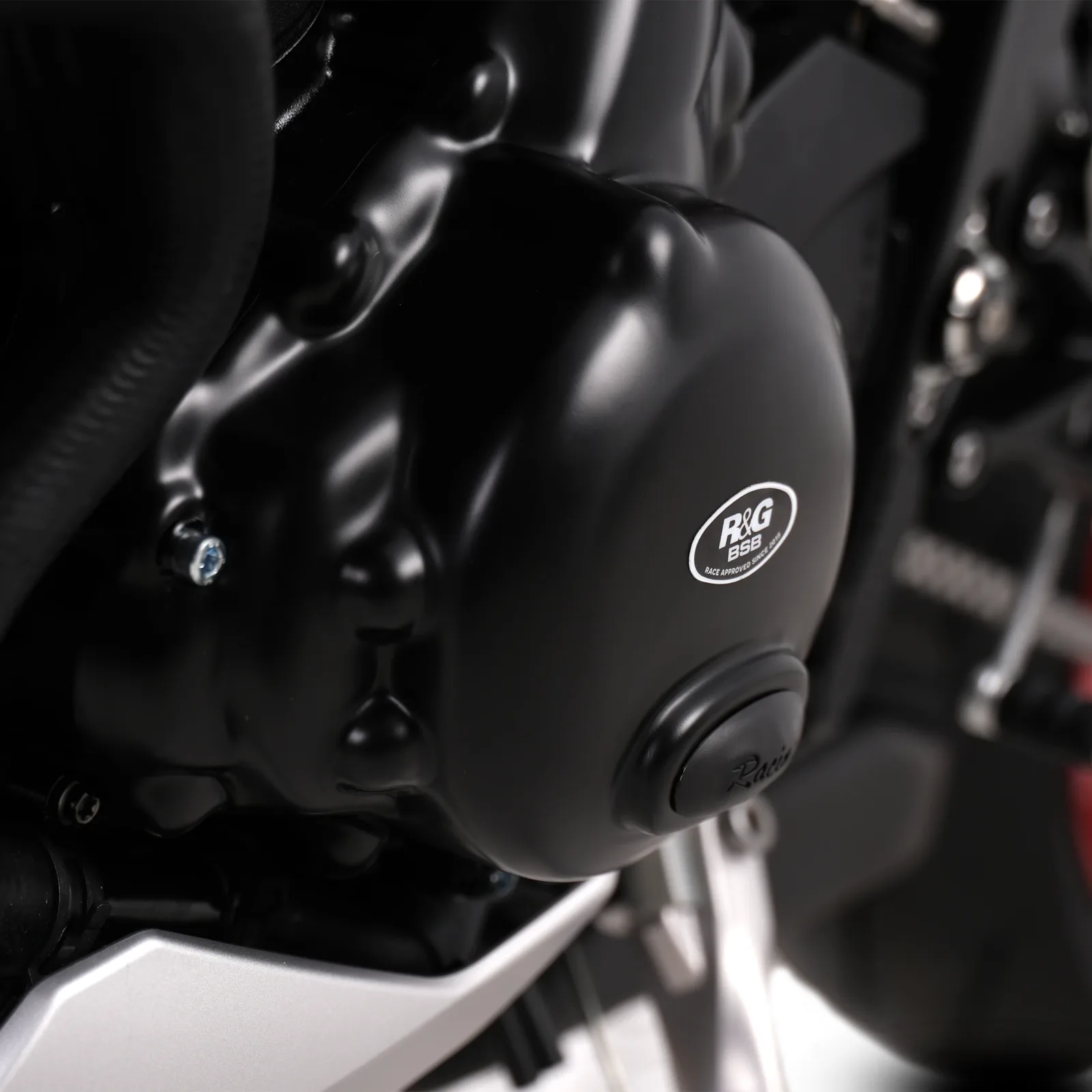 R&G Протектор за двигател Race (лява страна) за Triumph Daytona 675 (2013–2016), Street Triple 675 (2014–2016) и др.