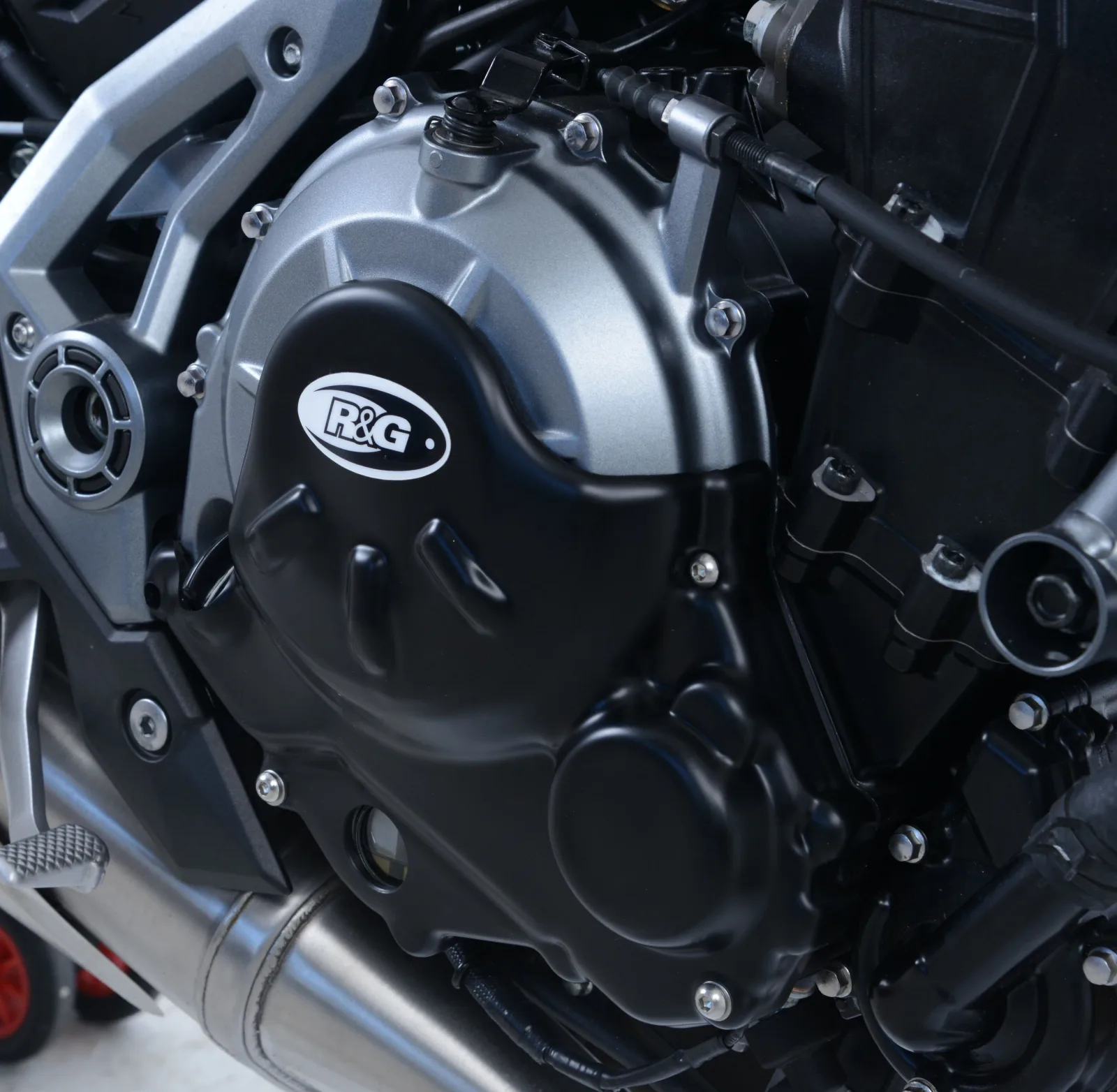 R&G Протектор за двигател Slash Cut (дясна страна) за Kawasaki Z650 (2017–2024), Ninja 650 (2017–2024), Z650RS (2021+), Z650 S (2026+)