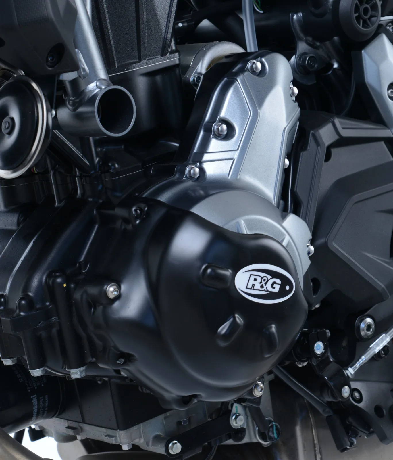 R&G Протектор за двигател Slash Cut (лява страна) за Kawasaki Z650 (2017+), Ninja 650 (2017–2024), Z650RS (2021+), Z650 S (2026+)