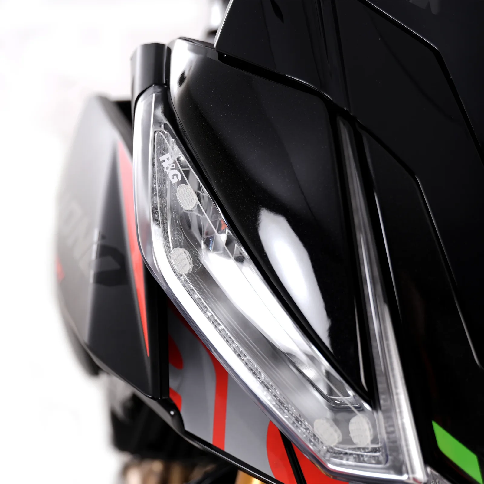 R&G Протектор за фар за Aprilia RS 660 (2021+), Tuono 660 (2021+), Tuono V4 1100 RR (2021–2023) и др.