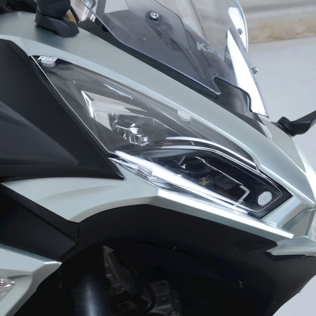 R&G Протектор за фар за Kawasaki Z1000SX (2017–2019), Ninja 1000SX (2020–2024), Ninja 1100SX (2025+)