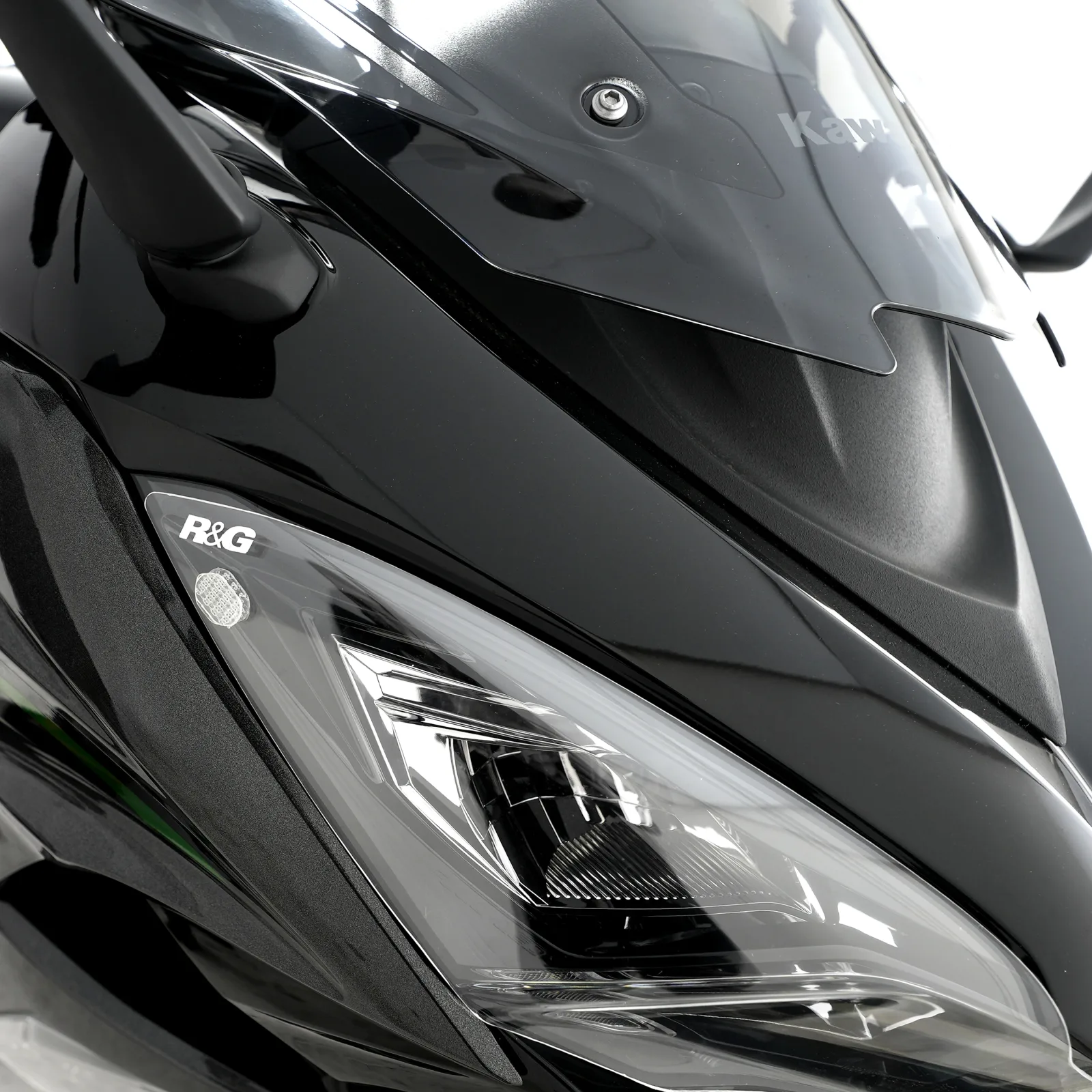 R&G Протектор за фар за Kawasaki Z1000SX (2017–2019), Ninja 1000SX (2020–2024), Ninja 1100SX (2025+)