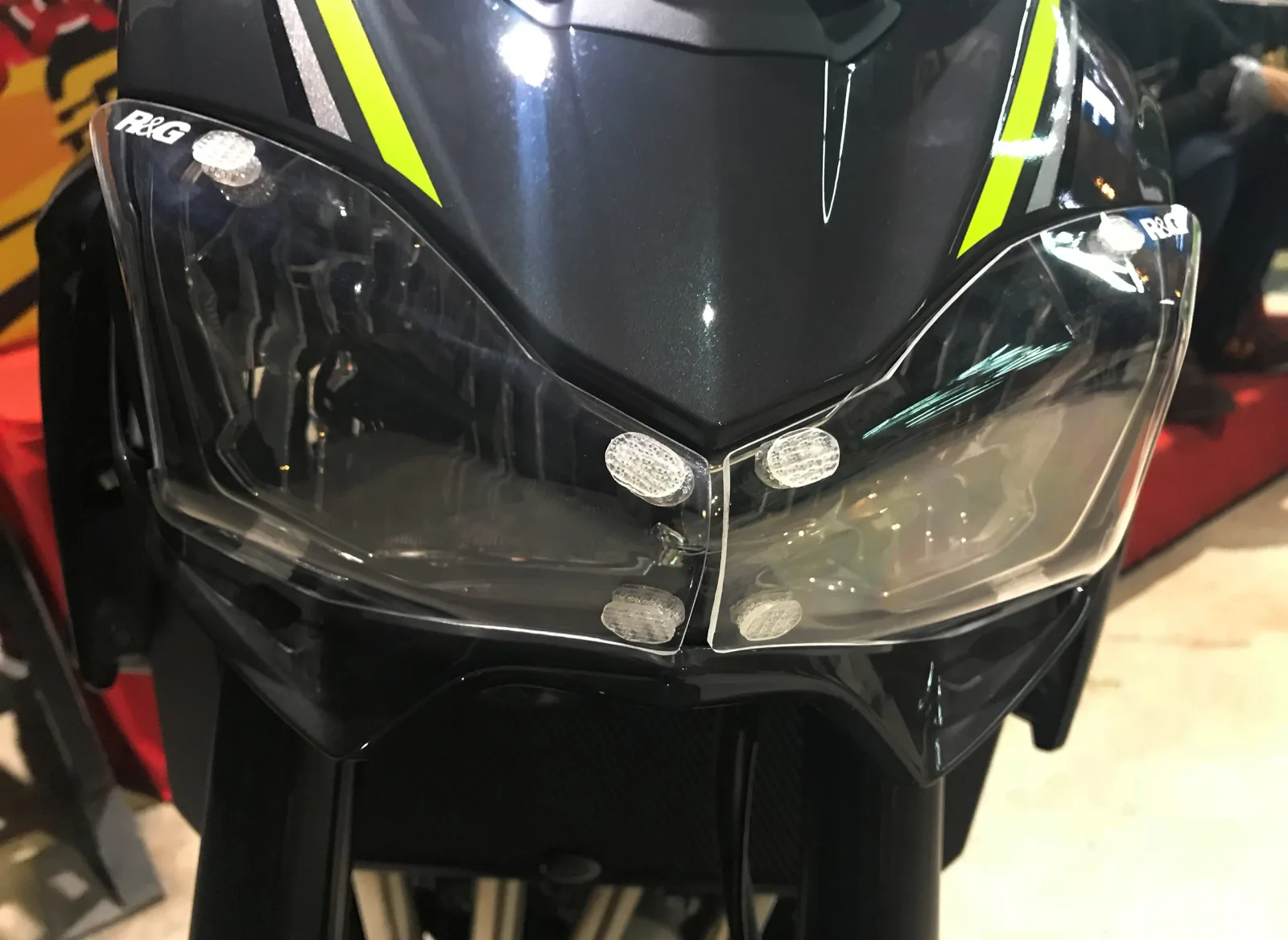 R&G Протектор за фар за Kawasaki Z900 (2017–2019)