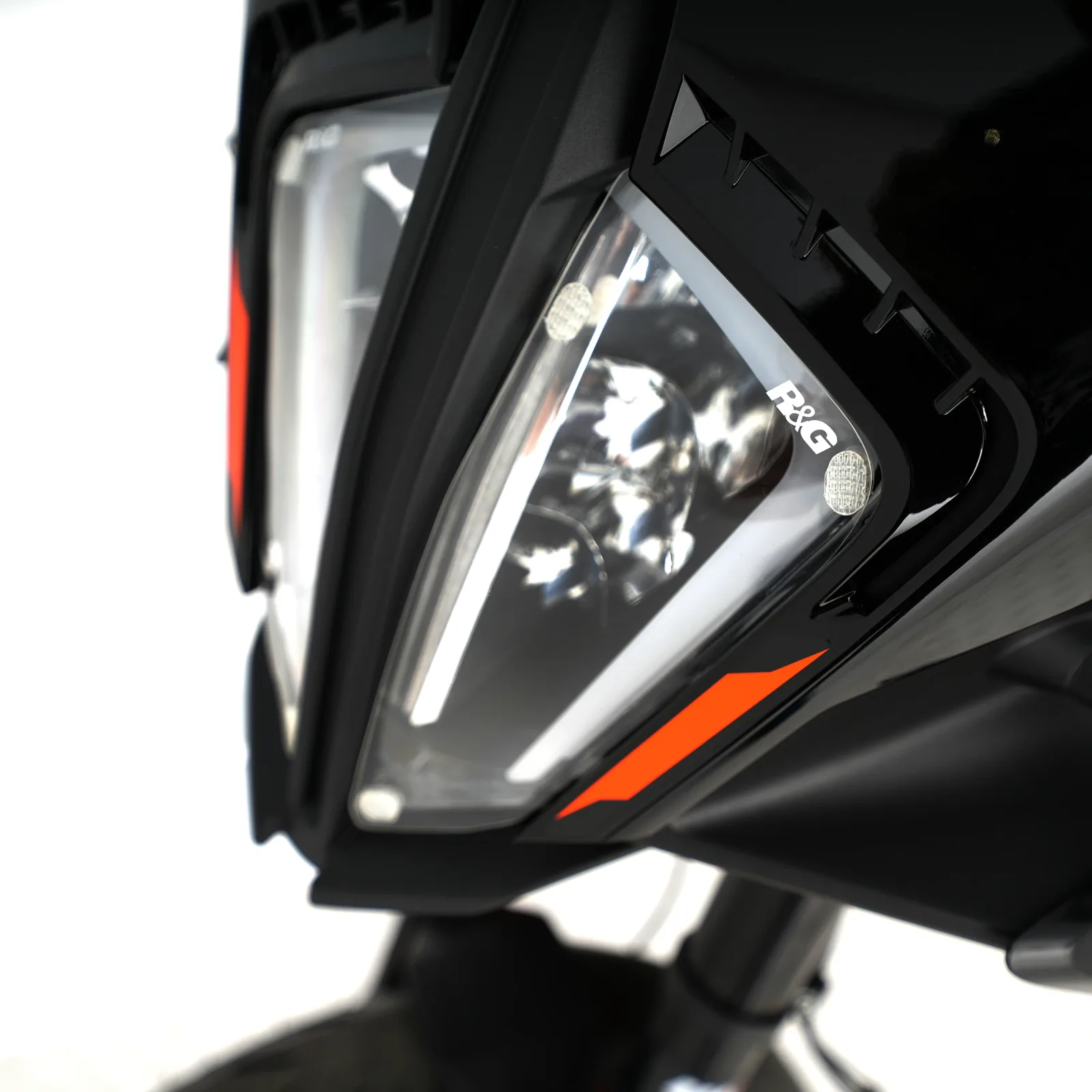 R&G Протектор за фар за KTM 790 Adventure (2019+), 390 Adventure (2020–2024), 890 Adventure (2020–2022) и др.