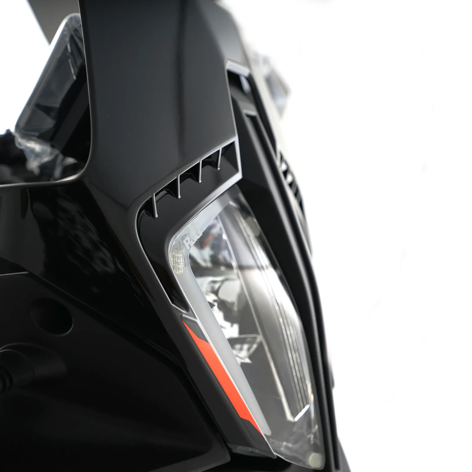R&G Протектор за фар за KTM 790 Adventure (2019+), 390 Adventure (2020–2024), 890 Adventure (2020–2022) и др.