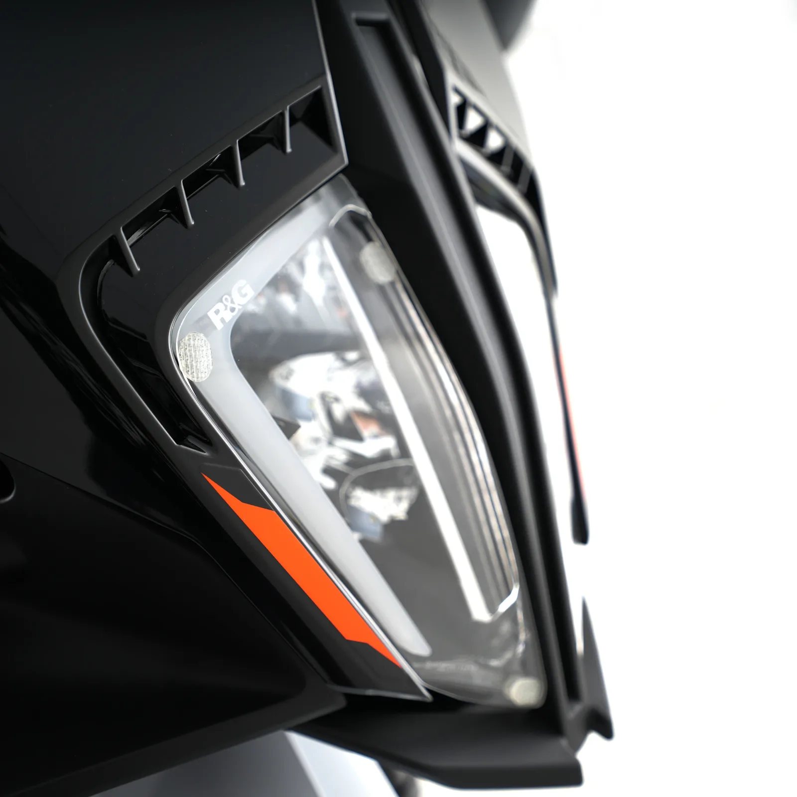 R&G Протектор за фар за KTM 790 Adventure (2019+), 390 Adventure (2020–2024), 890 Adventure (2020–2022) и др.