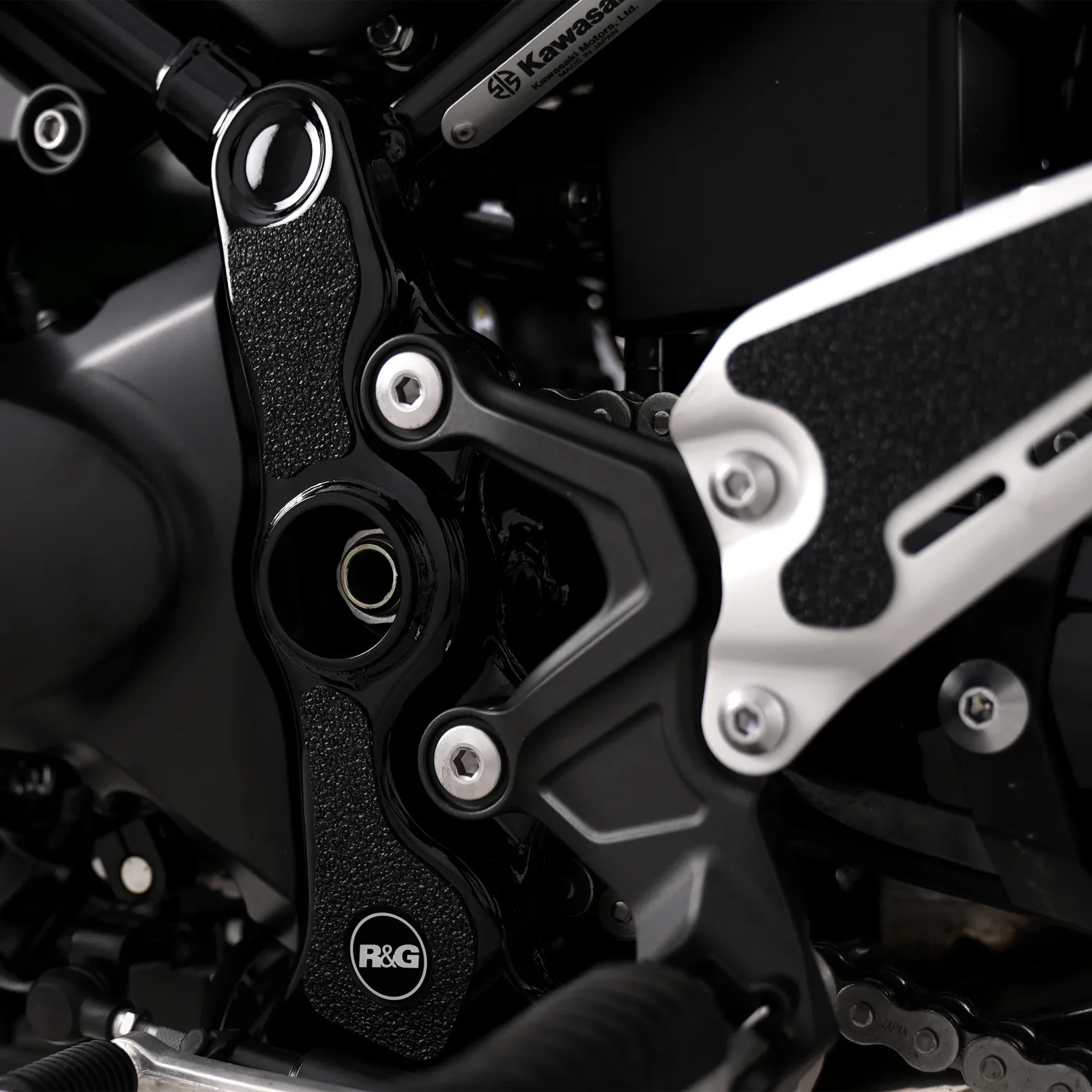 R&G Протектори Boot Guard за Kawasaki Z900RS (2021+)