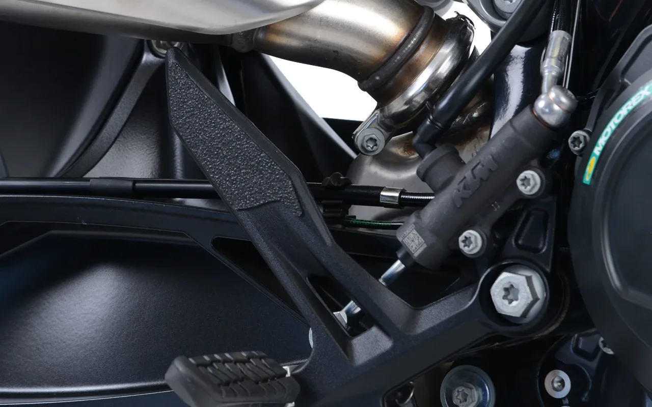 R&G Протектори Boot Guard за KTM 790 Duke (2018–2025), 890 Duke R (2020–2024)