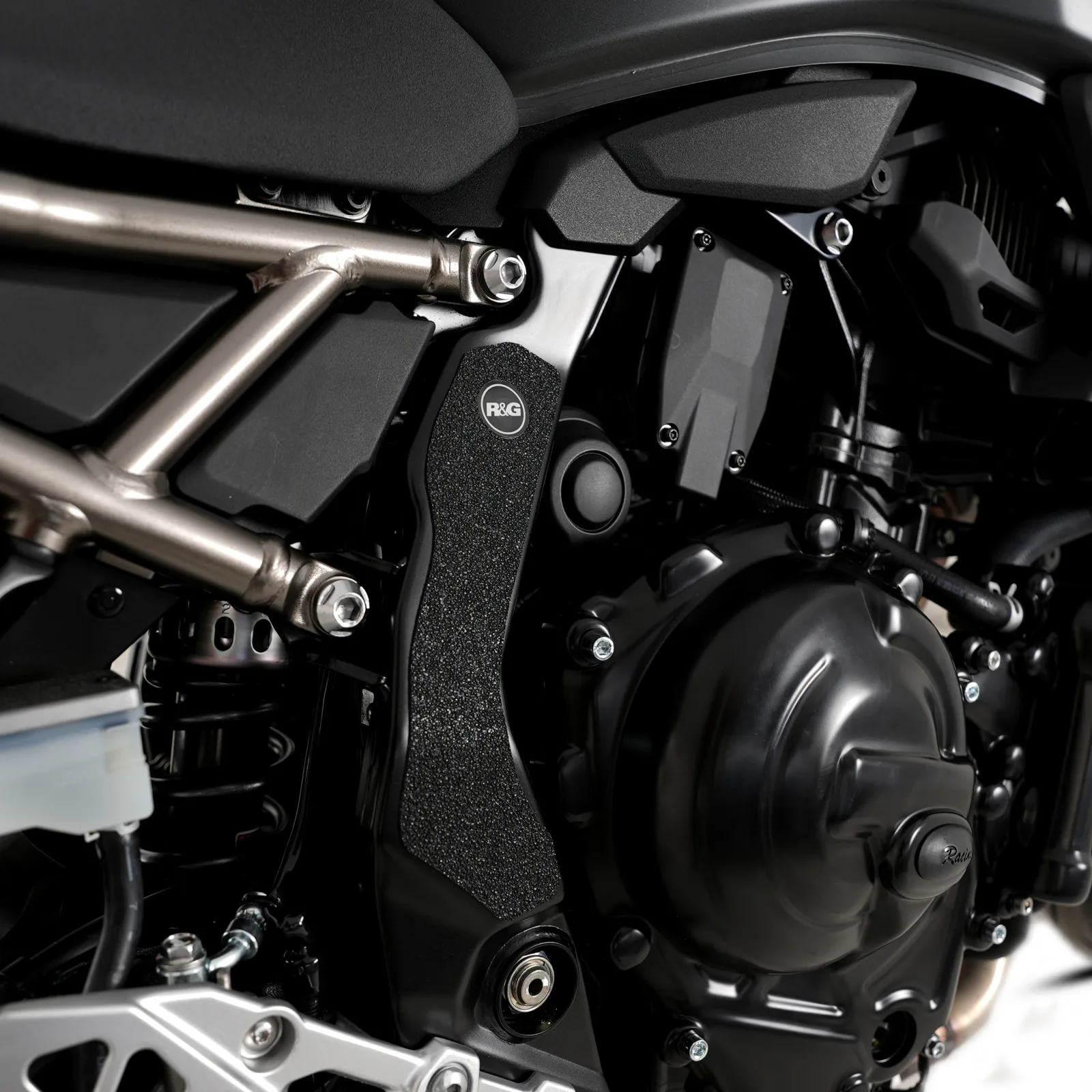 R&G Протектори Boot Guard за Suzuki GSX-8S (2023+), GSX-8R (2024+), GSX-8T (2025+), GSX-8TT (2025+)