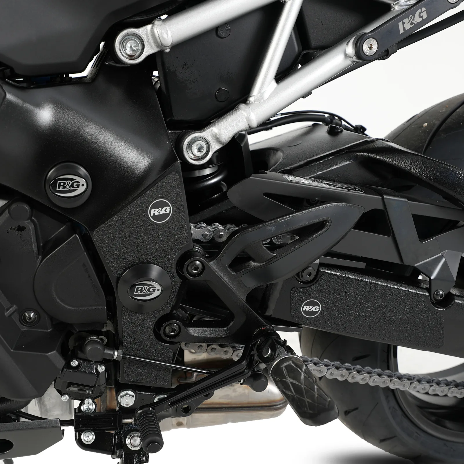 R&G Протектори Boot Guard за Suzuki GSX-S 1000 (2021+), GSX-S 950 (2021+), GSX-S 1000GT (2022+), GSX-S 1000GX (2024+)