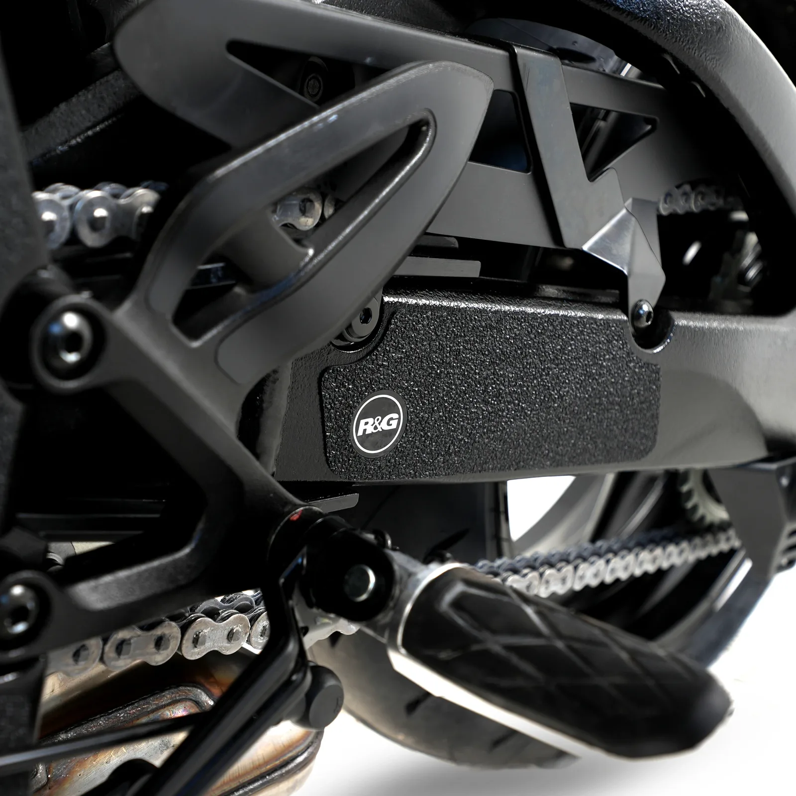 R&G Протектори Boot Guard за Suzuki GSX-S 1000 (2021+), GSX-S 950 (2021+), GSX-S 1000GT (2022+), GSX-S 1000GX (2024+)