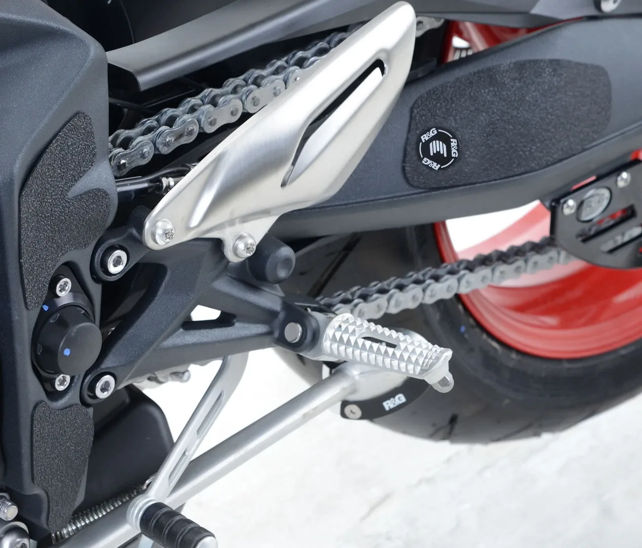 R&G Протектори Boot Guard за Triumph Street Triple 675 (2013–2016), Street Triple 675 R (2013–2016)