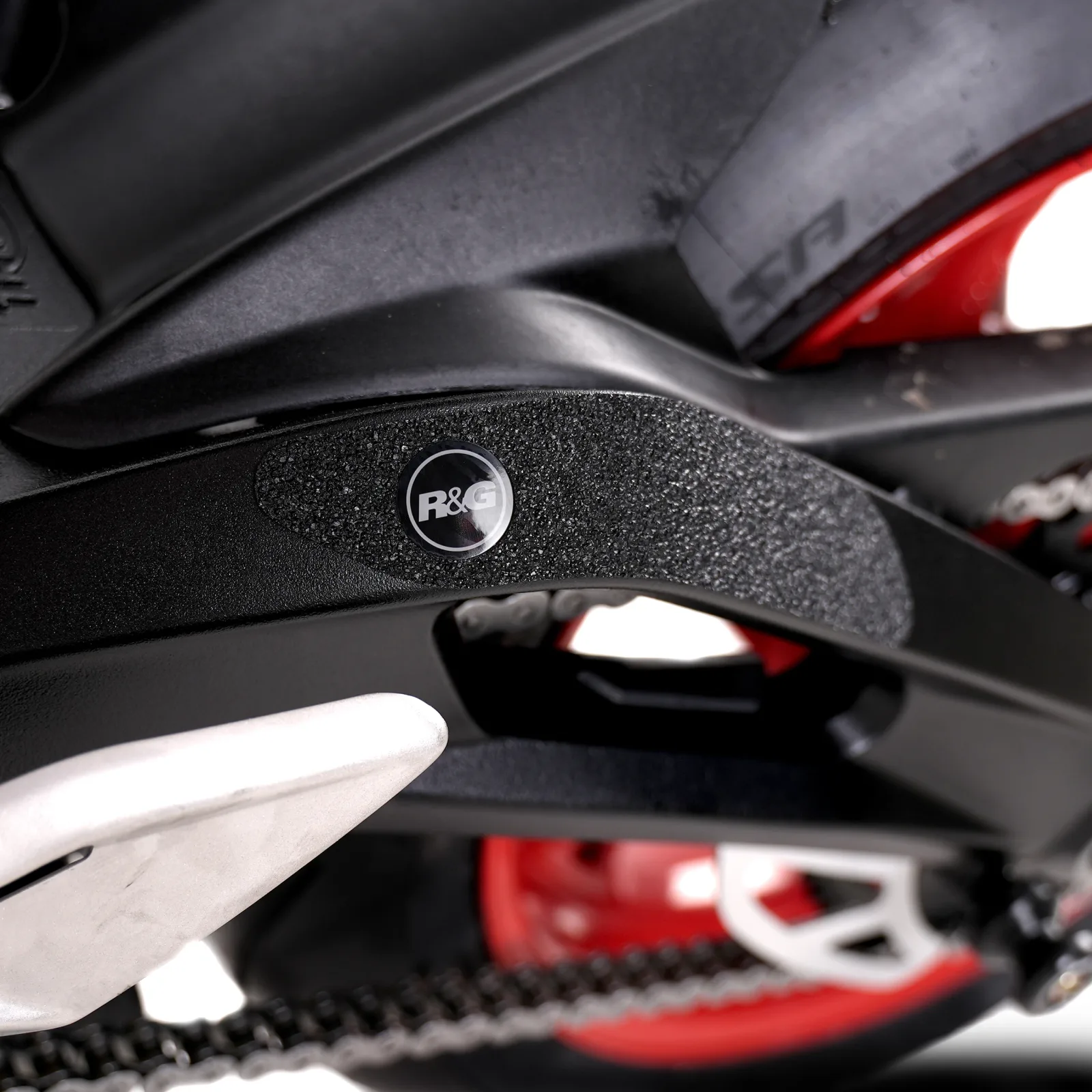 R&G Протектори Boot Guard за Triumph Street Triple 765 RS (2017+), Street Triple 765 R (2017+) и др.
