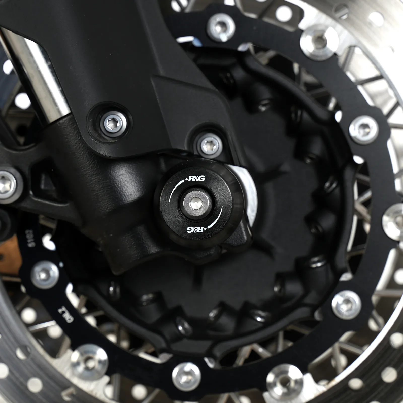 R&G Протектори за предна вилка APEX за BMW F 900 GS (2024+), R 1300 R (2025+), R 1300 RT (2025+), R 1300 RS (2025+) и др.