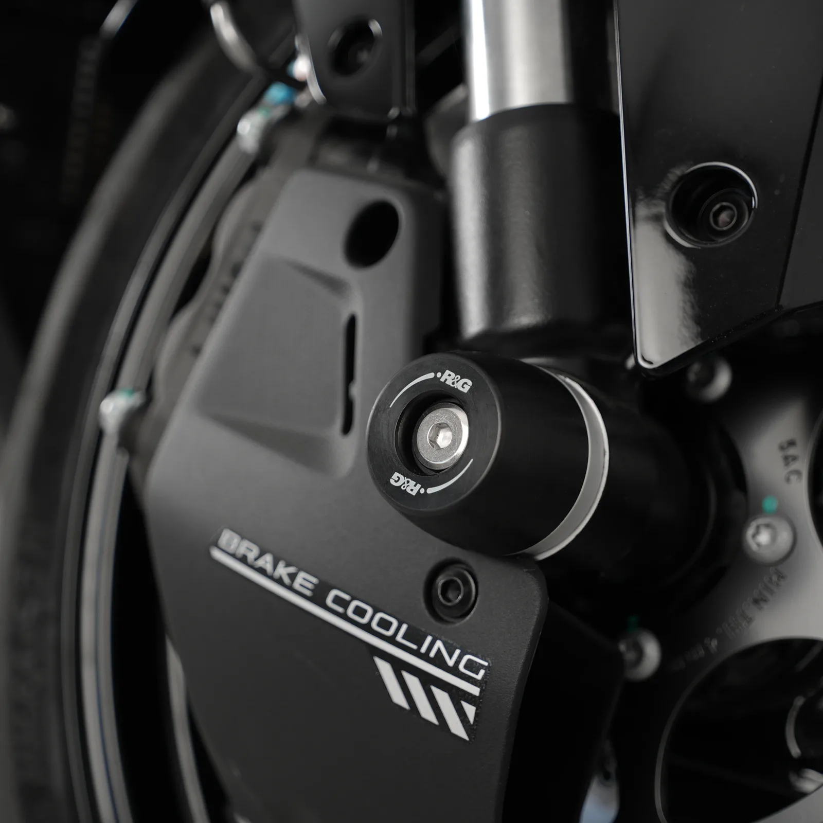 R&G Протектори за предна вилка APEX за CF Moto 675 NK (2025+), 675 SR-R (2025+)