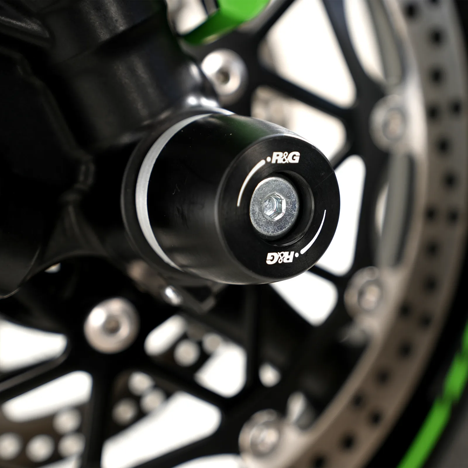 R&G Протектори за предна вилка APEX за Kawasaki Z650 (2017+), Ninja 650 (2017+), Z650RS (2021+), Ninja 7 Hybrid (2024+) и др.