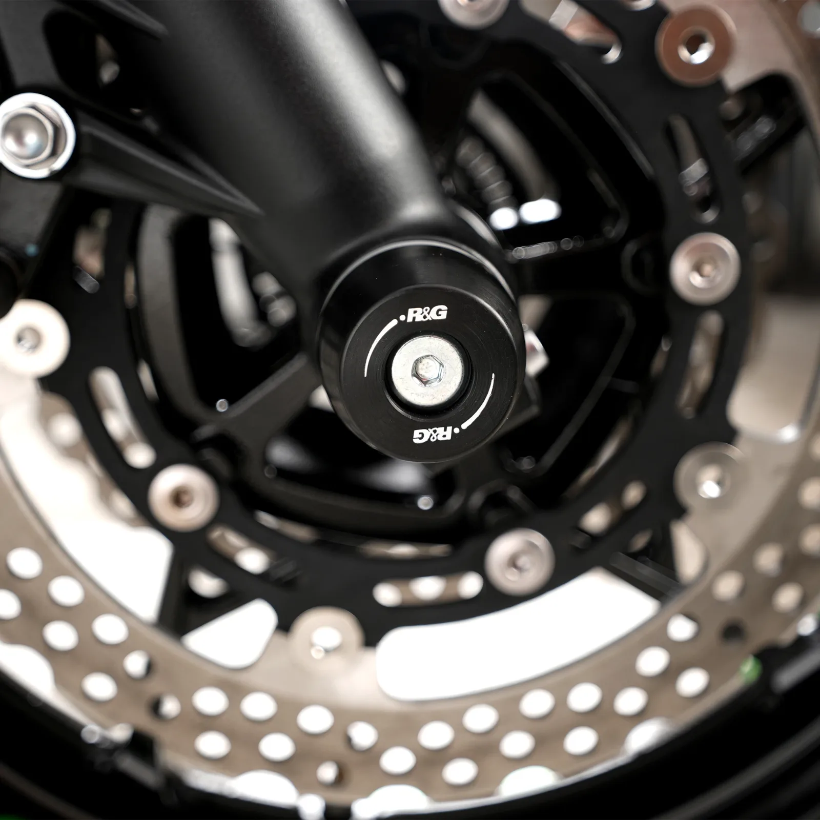 R&G Протектори за предна вилка APEX за Kawasaki Z650 (2017+), Ninja 650 (2017+), Z650RS (2021+), Ninja 7 Hybrid (2024+) и др.