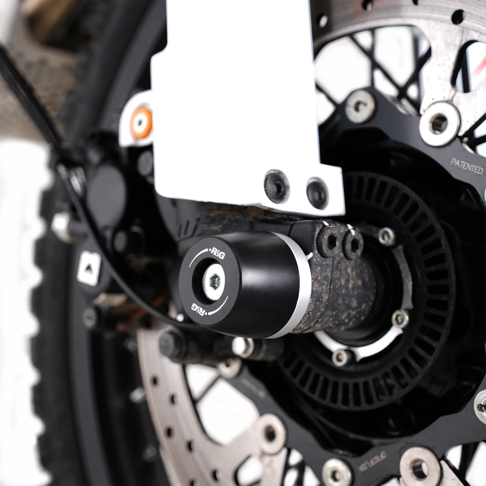R&G Протектори за предна вилка APEX за KTM 390 Adventure (2025+), 390 Duke (2026+)