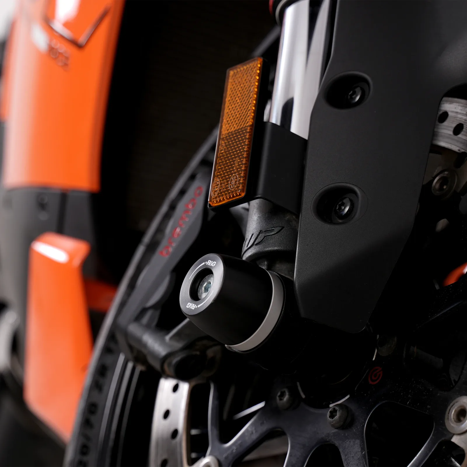 R&G Протектори за предна вилка APEX за KTM 990 RC R (2026+), 790 Duke (2026+)