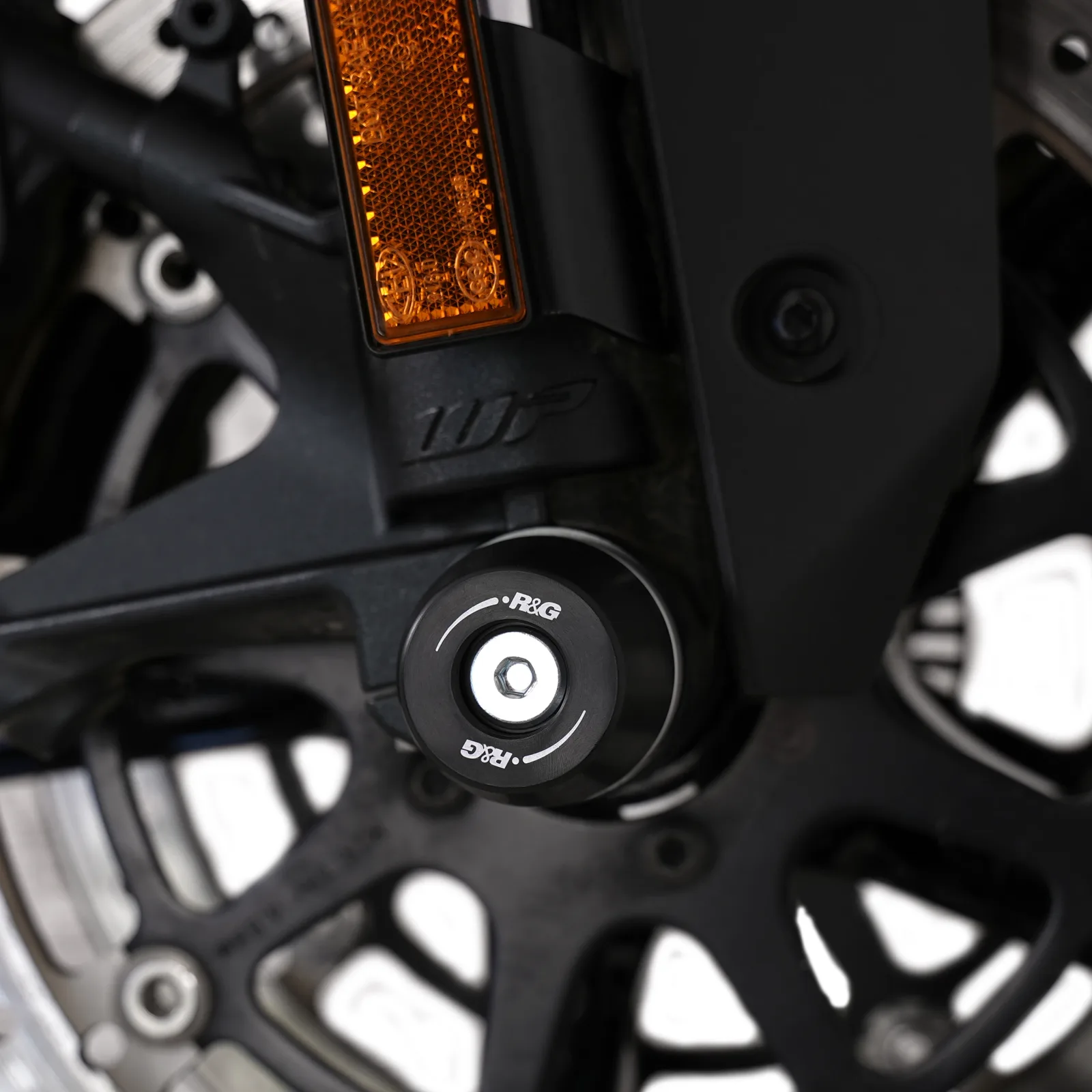 R&G Протектори за предна вилка APEX за KTM 990 RC R (2026+), 790 Duke (2026+)