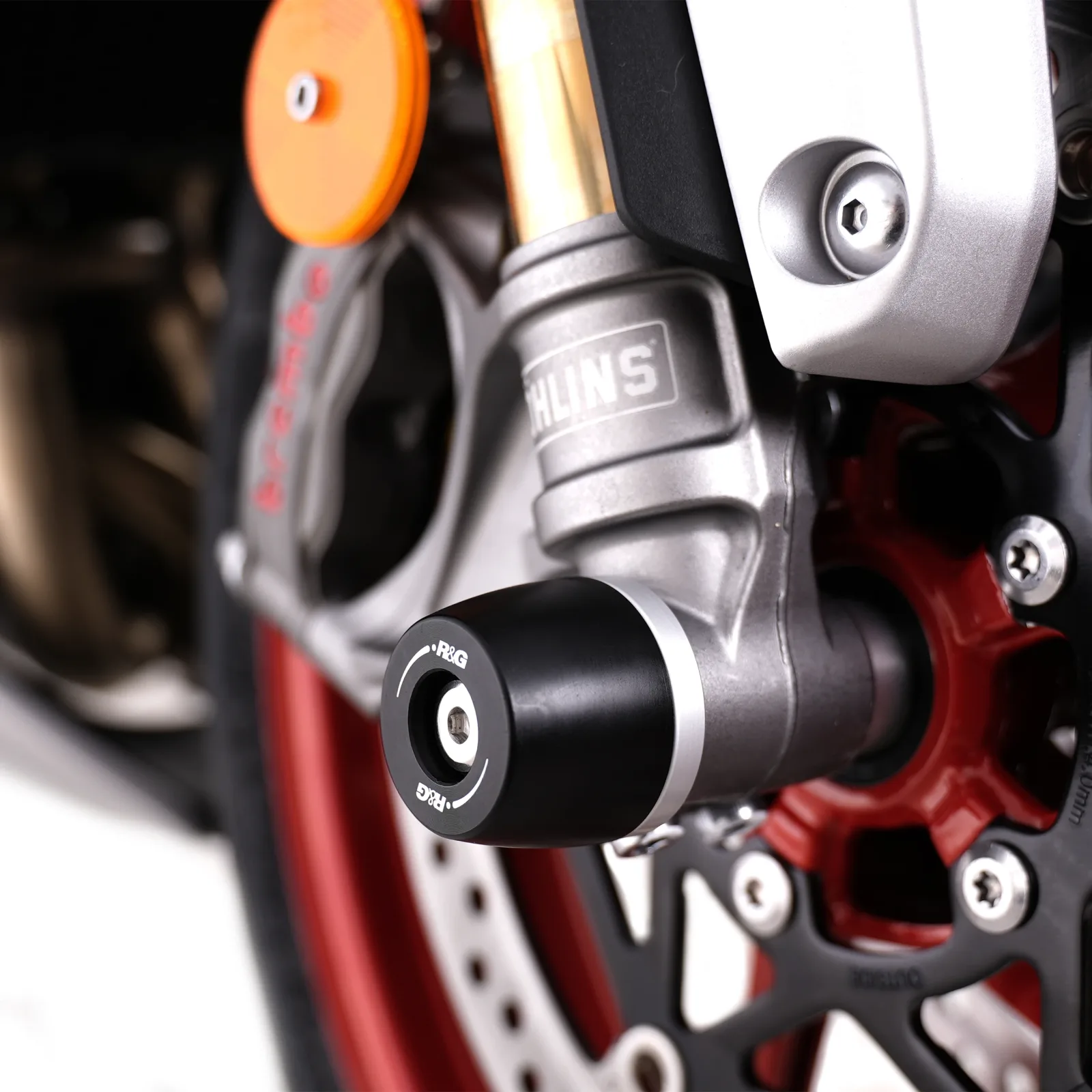 R&G Протектори за предна вилка APEX за Triumph Trident 660 (2021+), Tiger Sport 660 (2022+), Street Triple 765 RS (2023+) и др.