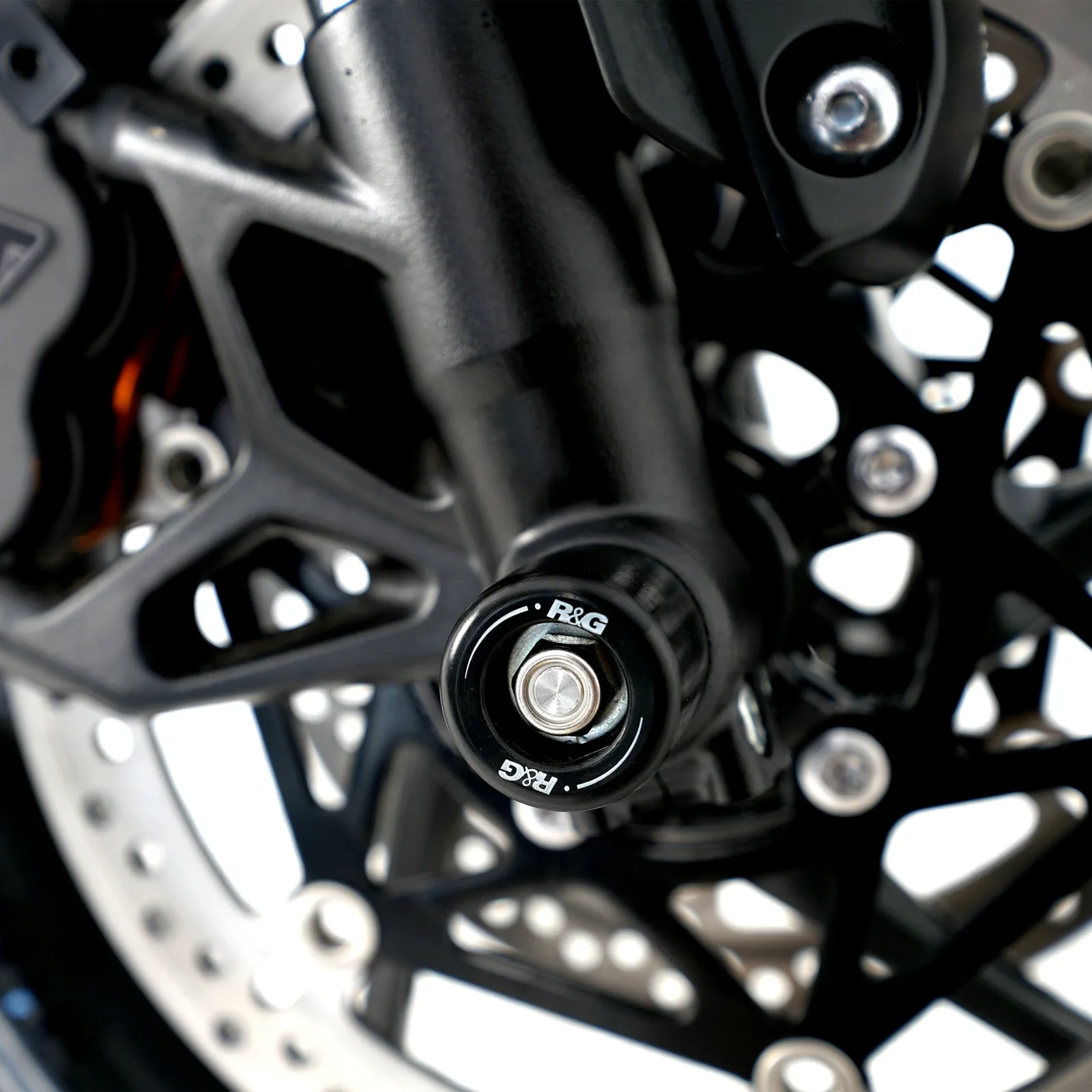 R&G Протектори за предна вилка за Triumph Street Triple 765 RS (2017+), Street Triple 765 R (2017+) и др.