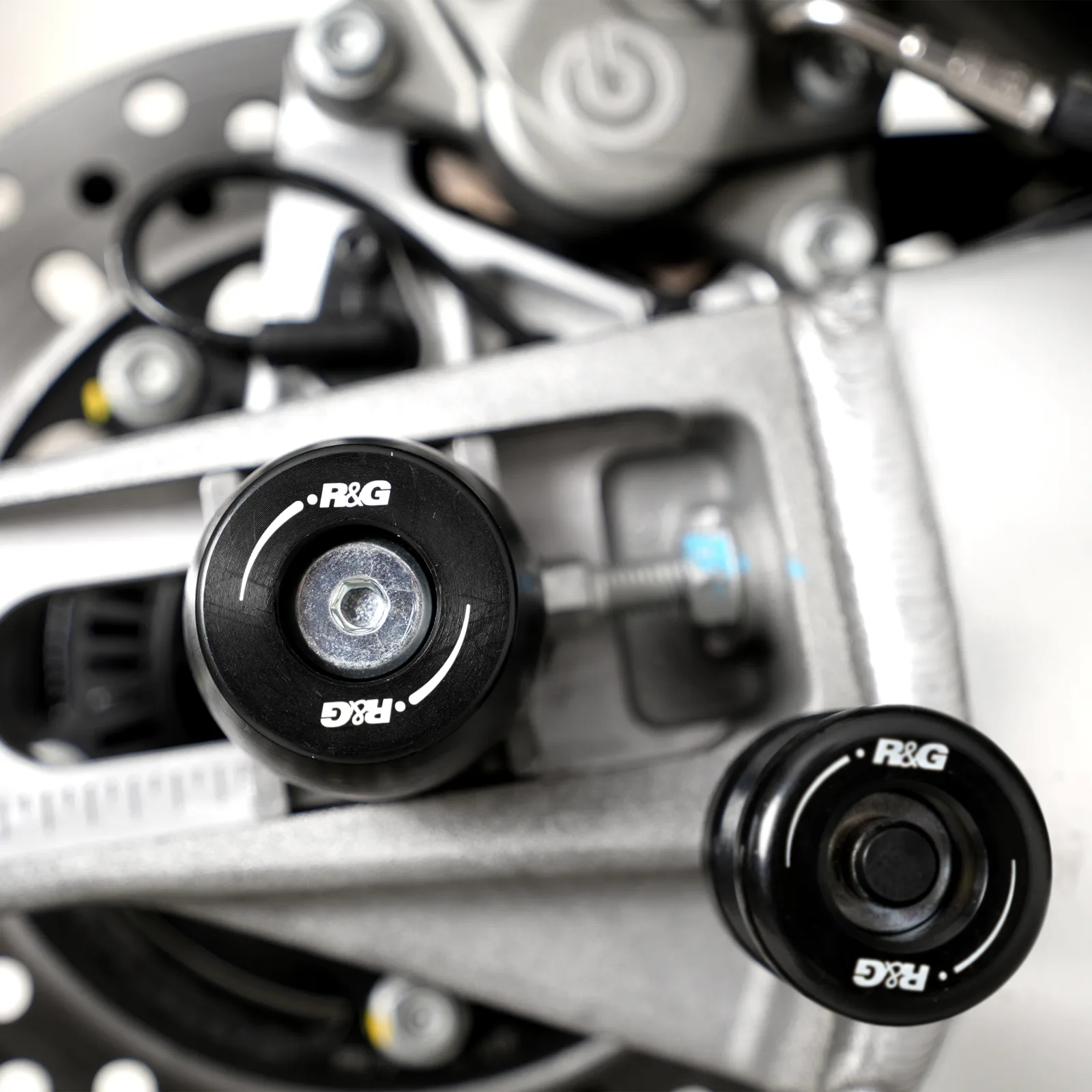 R&G Протектори за шарнир APEX за Aprilia Tuono V4 1100 RR (2025+), Tuono V4 1100 Factory (2025+)