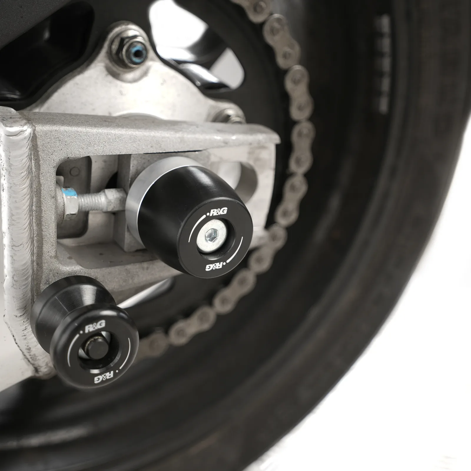 R&G Протектори за шарнир APEX за Aprilia Tuono V4 1100 RR (2025+), Tuono V4 1100 Factory (2025+)