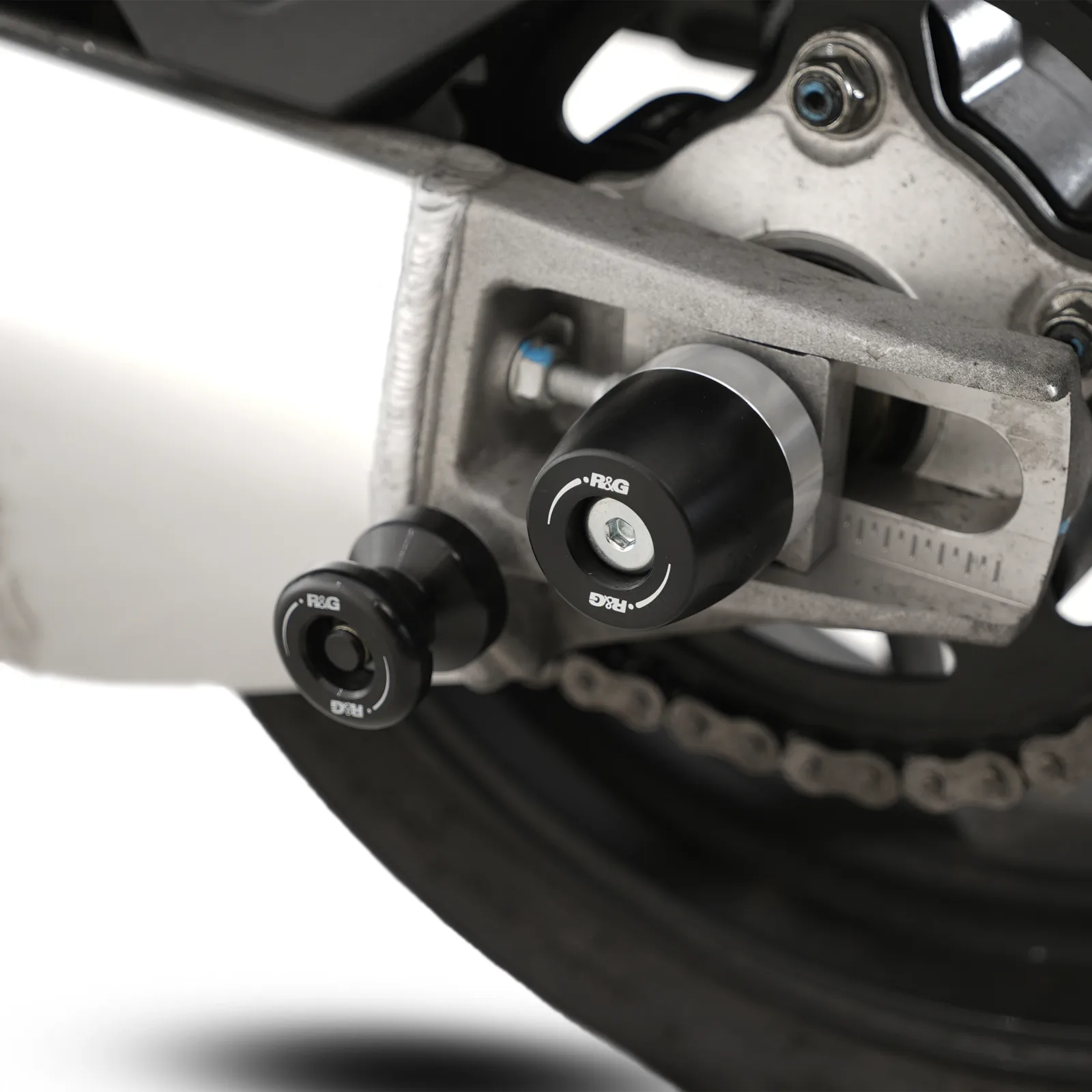 R&G Протектори за шарнир APEX за Aprilia Tuono V4 1100 RR (2025+), Tuono V4 1100 Factory (2025+)