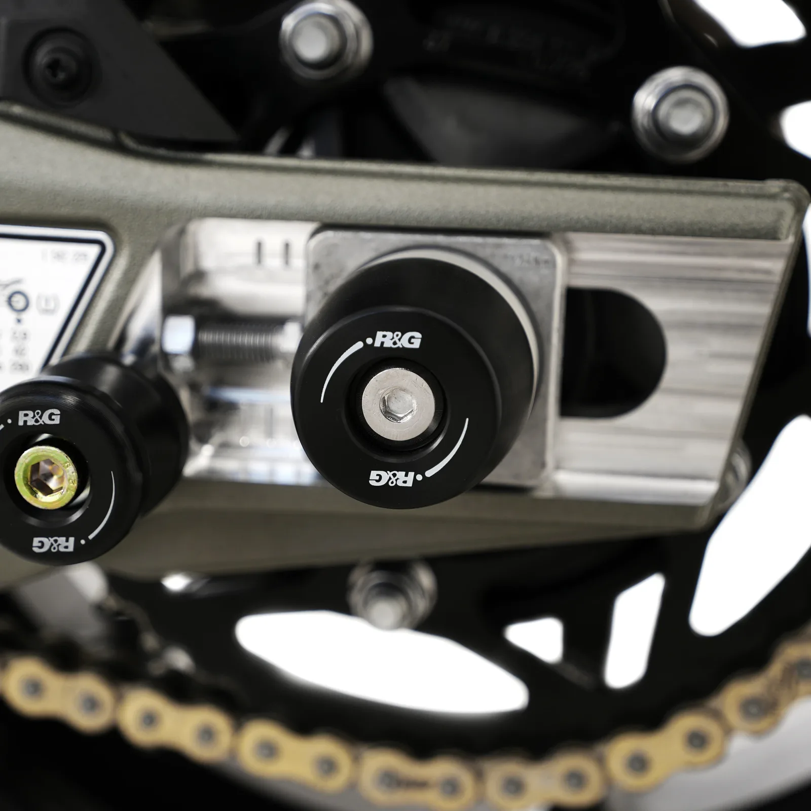 R&G Протектори за шарнир APEX за BMW S 1000 R (2025+), F 900 GS (2026+), M 1000 R (2025+)