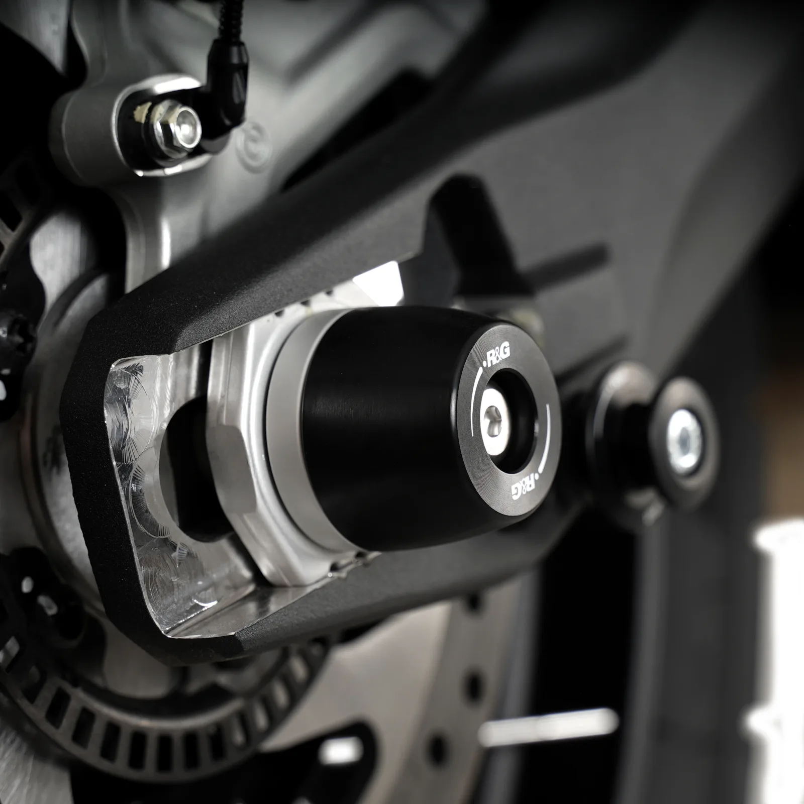 R&G Протектори за шарнир APEX за Ducati Multistrada V2 (2025+), DesertX (2026+)